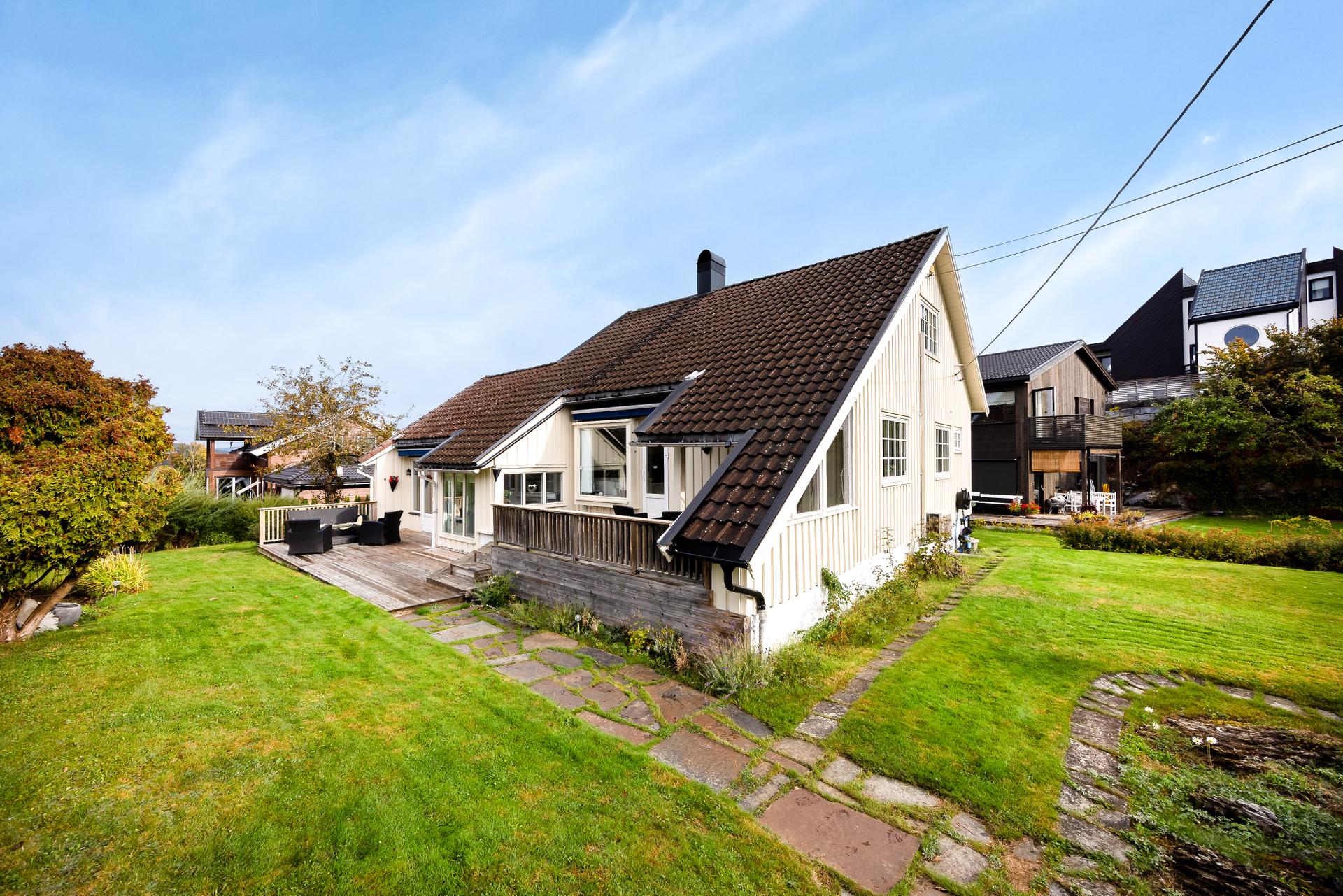 EiendomsMegler1 v/Reidun Dahl presenterer Flåttenlia 30B. Foto: Inbovi. Bilde nummer 1 av 3