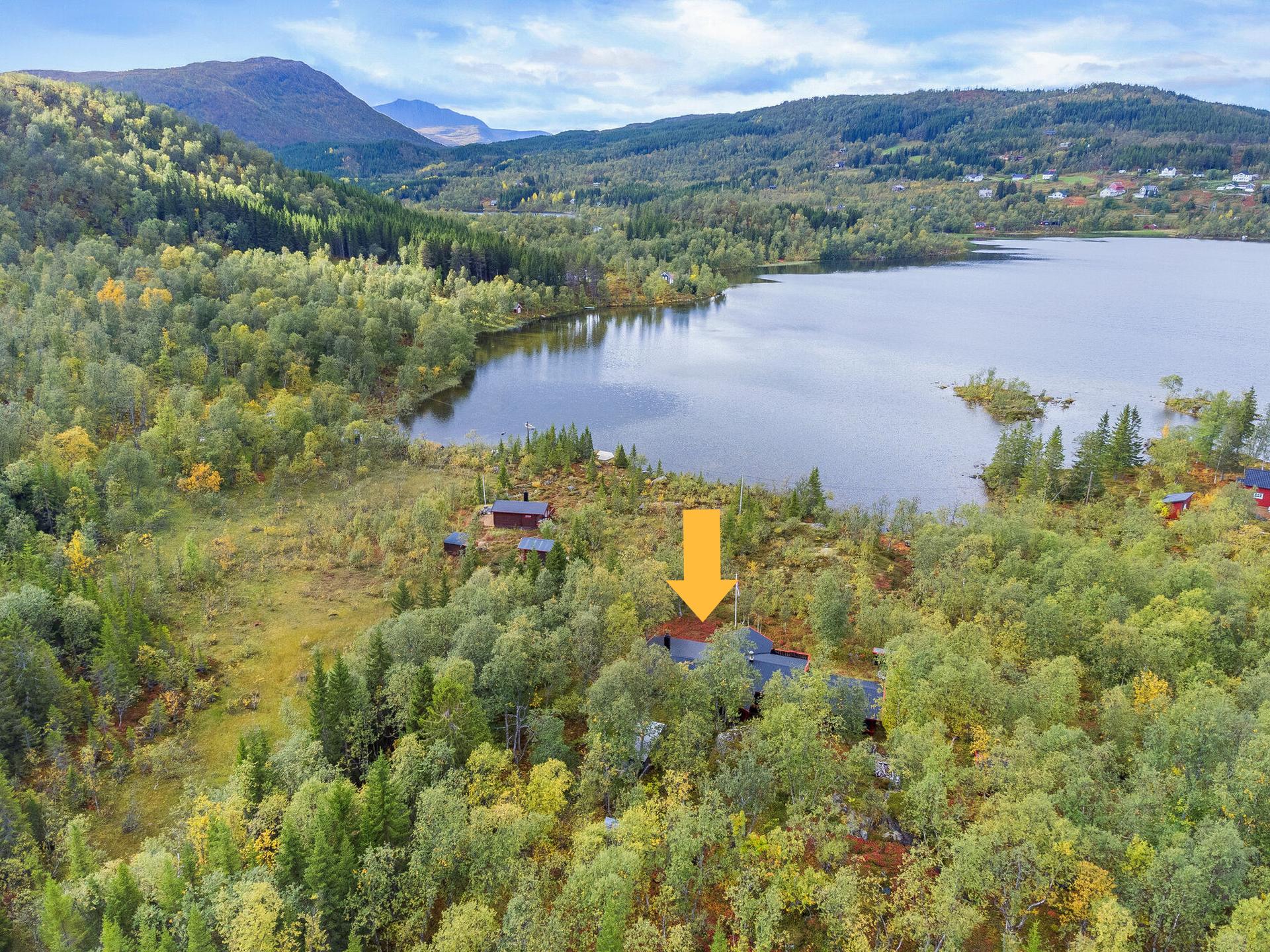 EiendomsMegler 1 v/ Bente Norhild Larsen har gleden av å ønsker velkommen til Sørliveien 476 – en sjelden mulighet! - Foto: EFKT. Bilde nummer 1 av 3