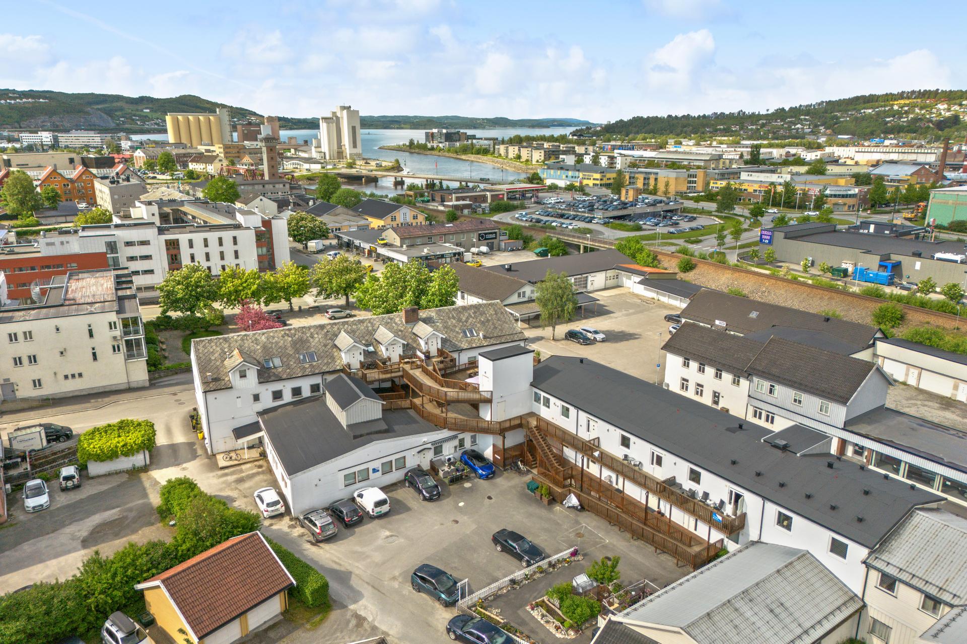 Stilren toromsleilighet med sentral beliggenhet! . Bilde nummer 3 av 3