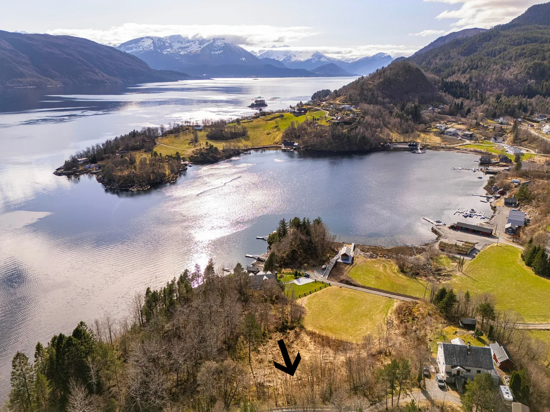 EiendomsMegler 1 har gleden av å presentere denne flotte fritidstomta på Glomset!. Bilde nummer 1 av 3