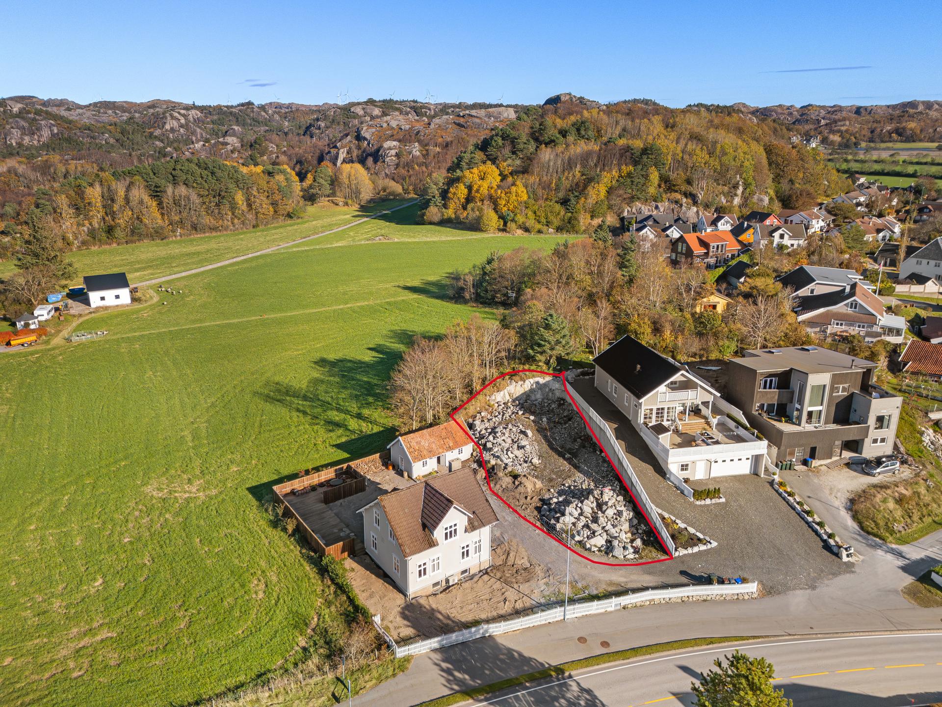 Velkommen til denne kjekke tomten i Langaberget! Eiendommen presenteres av Jenny Dale Seglem i EiendomsMegler 1 Jærmegleren. Foto: Asle Haukland. Bilde nummer 1 av 3