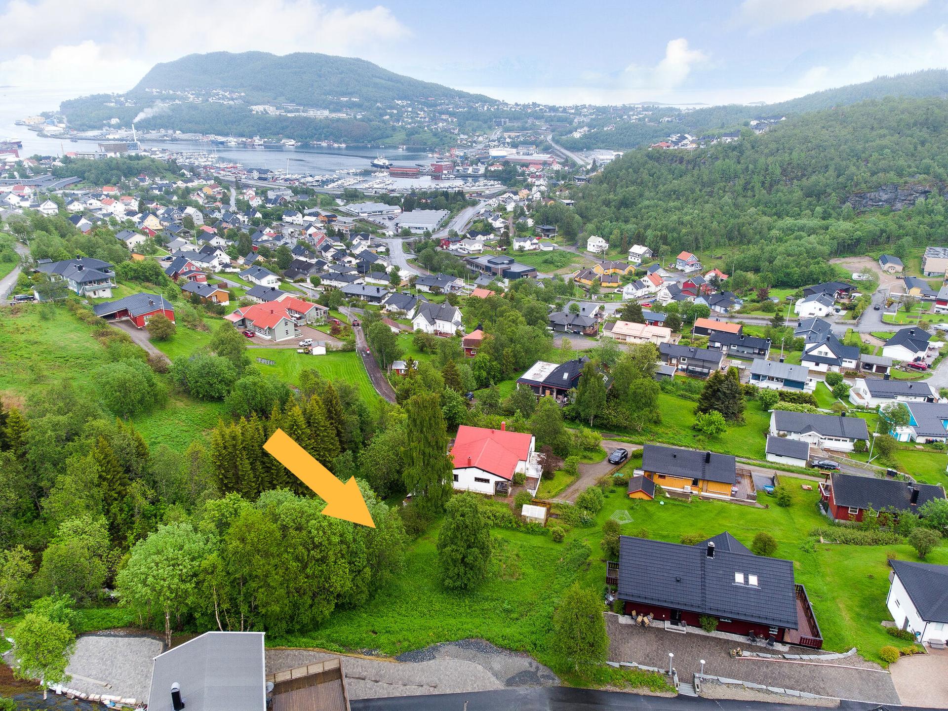 Ligger i enden av en blindvei - grenser til friareal. Bilde nummer 3 av 3