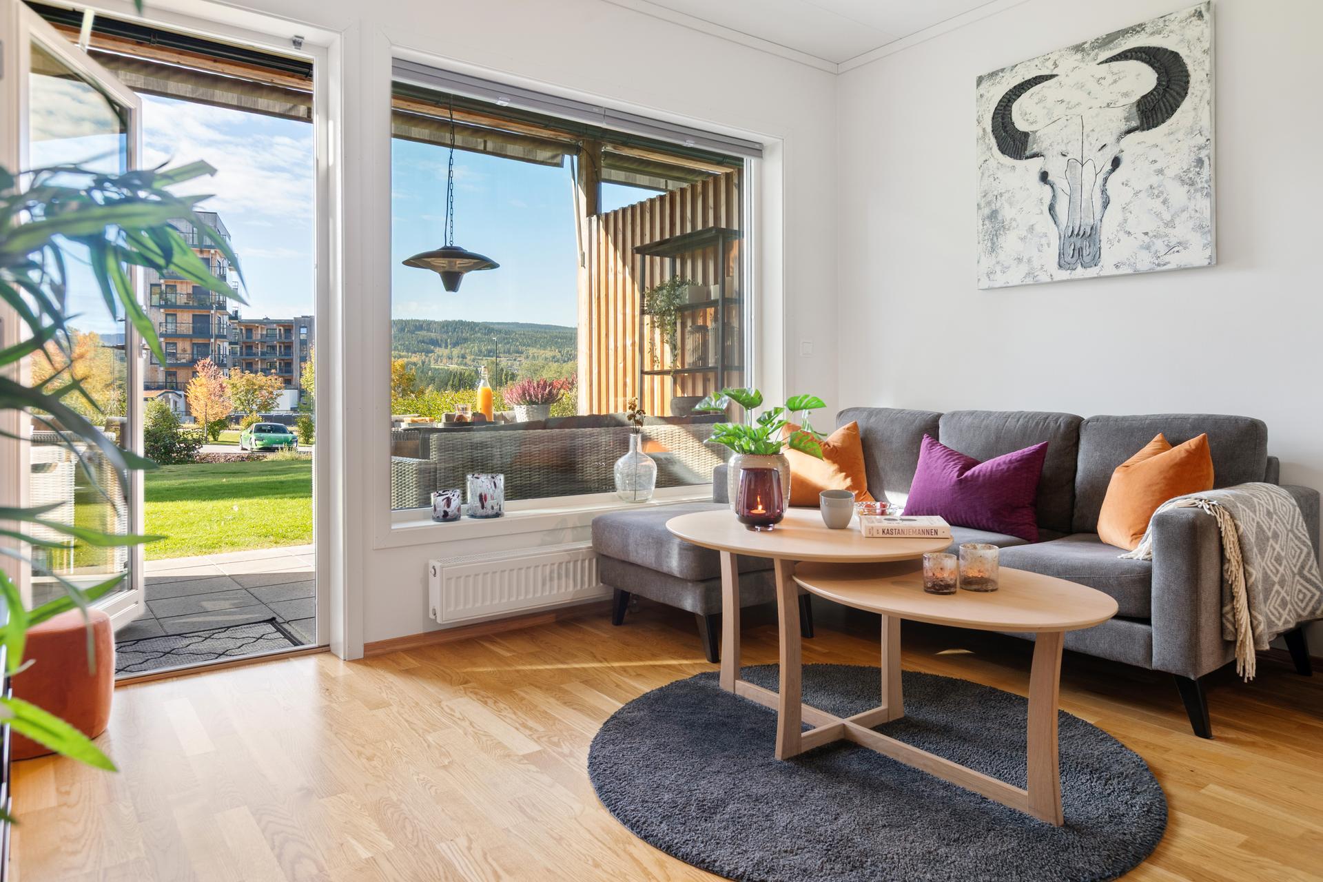 EiendomsMegler1 v/Tina Ulseth Myrvang ønsker velkommen til Saglunden 3 (Foto: Hege Leren) . Bilde nummer 1 av 3