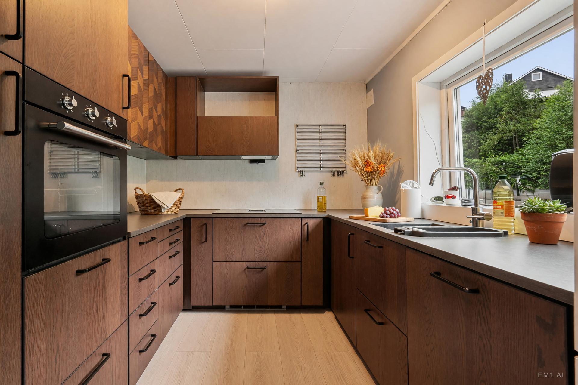 EiendomsMegler1 v/ Henning Wolden Skog har gleden av å presentere Toranesgata 35 A! Foto: EFKT. Bilde nummer 1 av 3