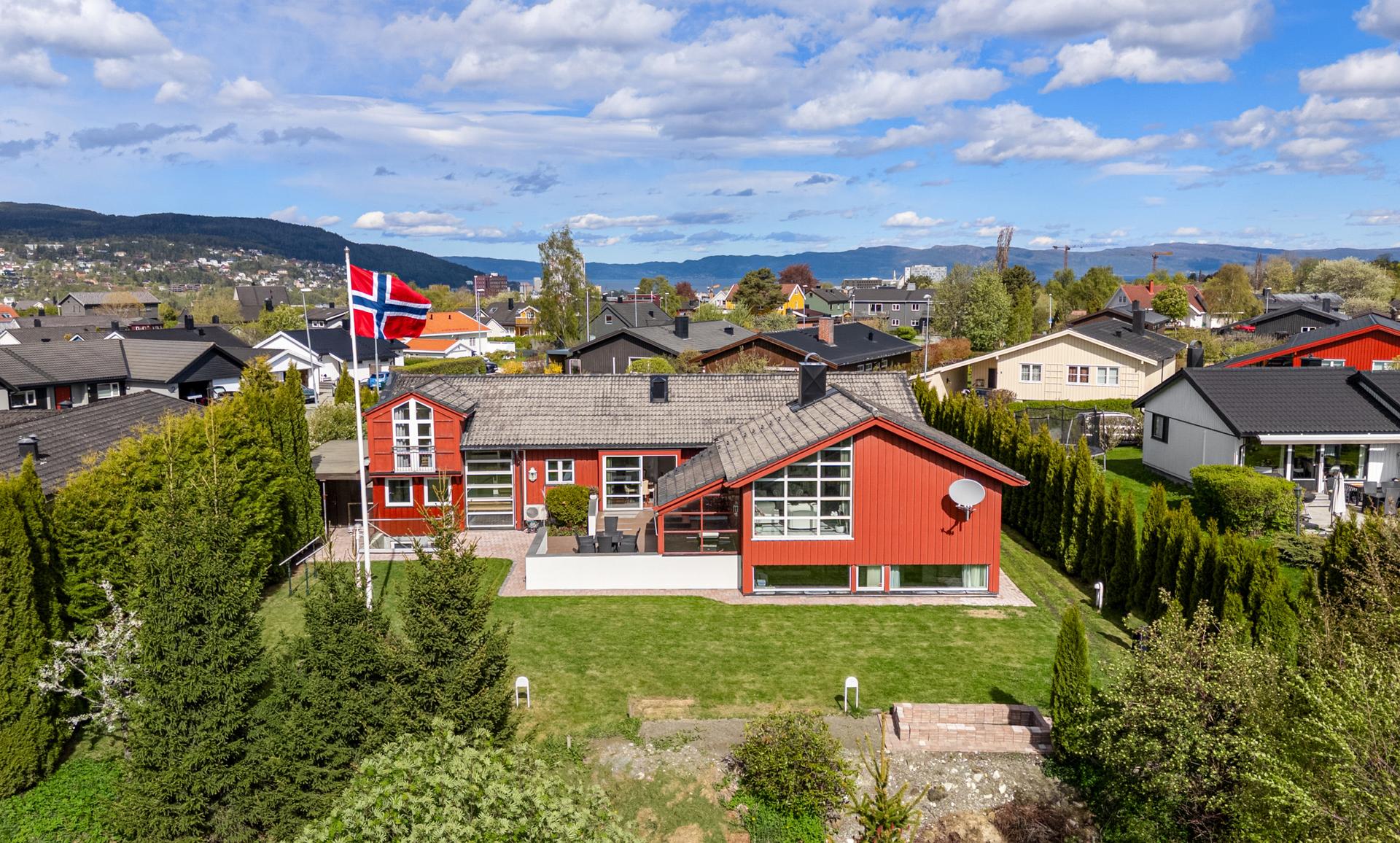 David Novosad v/ EiendomsMegler1 har gleden av å presentere Sunnlandsskrenten 28. . Bilde nummer 1 av 3