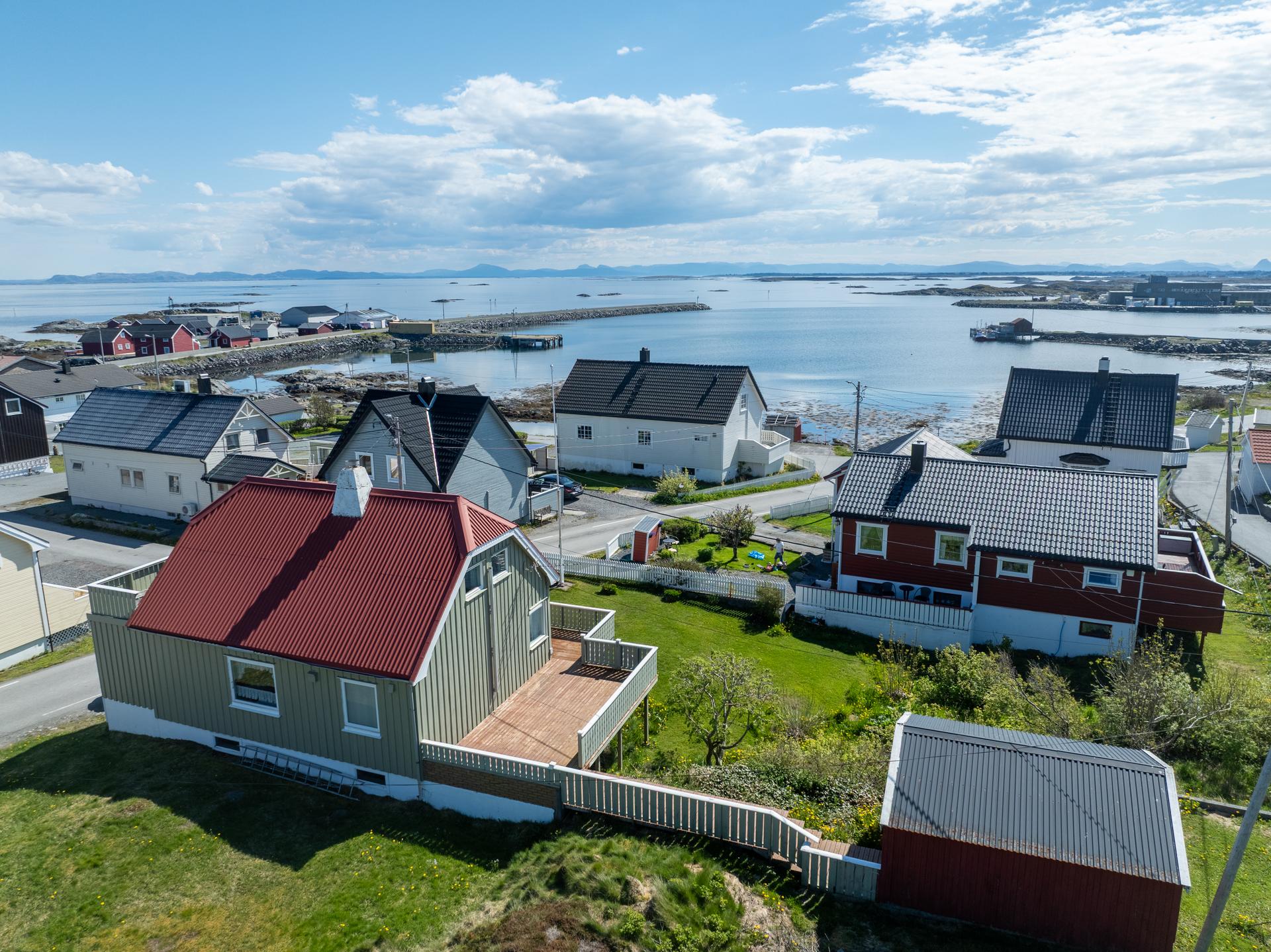 Fritidsbolig i populært og veletablert boområde på attraktive Veiholmen. Bilde nummer 2 av 3