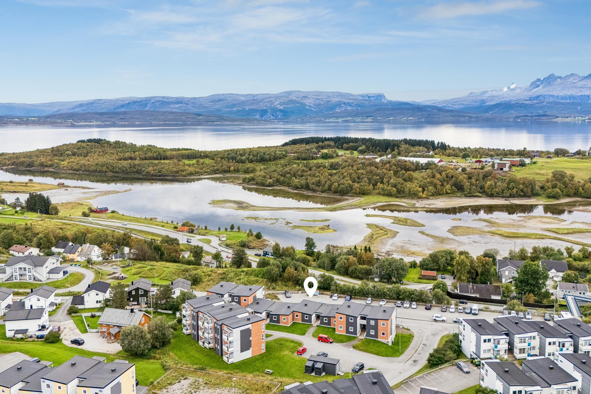 Lys og innbydende 3-roms selveierleilighet på Støver med nydelig utsikt.. Bilde nummer 2 av 3