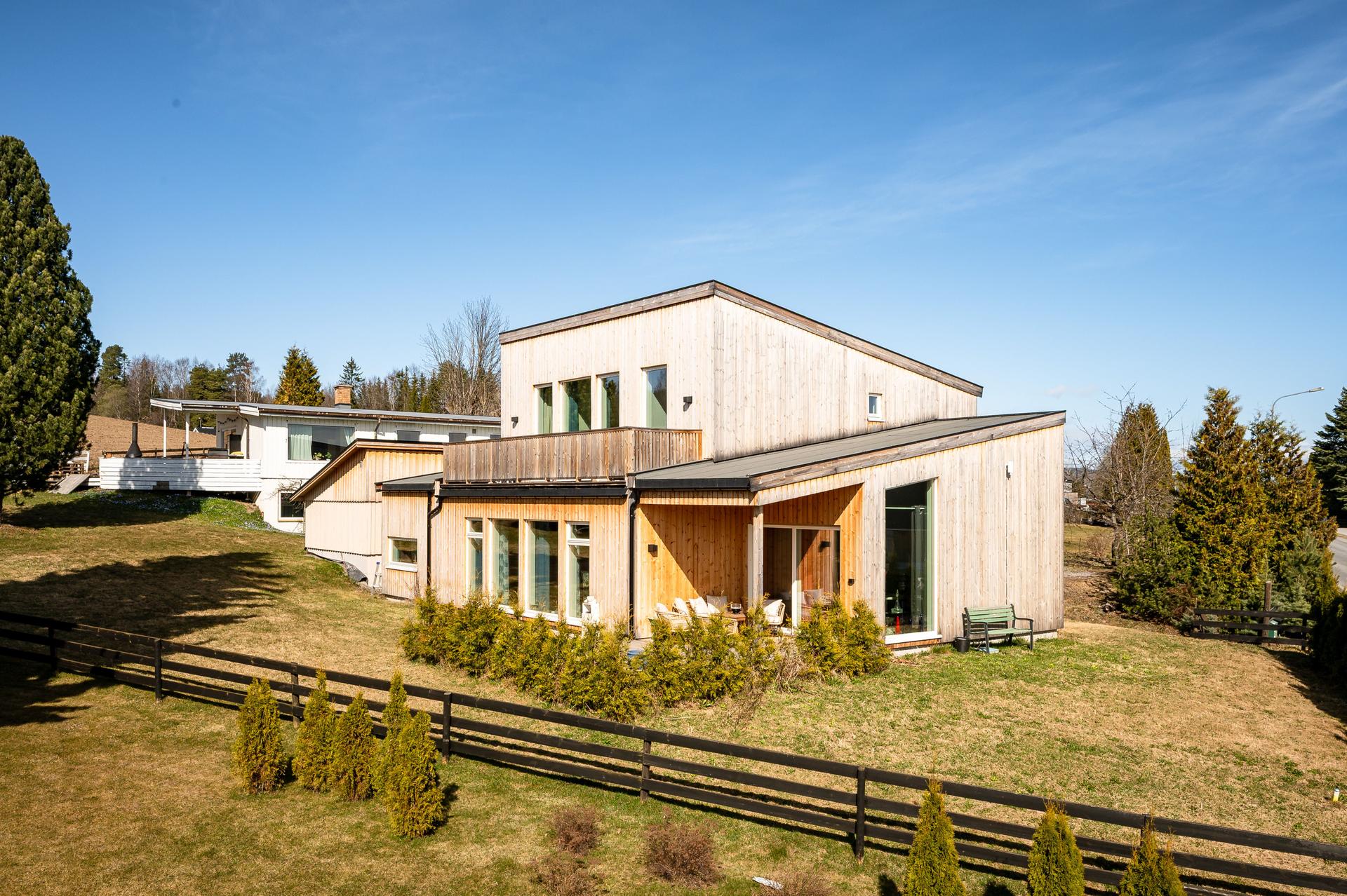 Velkommen til Kårtorpvegen 49B! Foto: Bernat Tubau for Norsk Husfoto. Bilde nummer 1 av 3