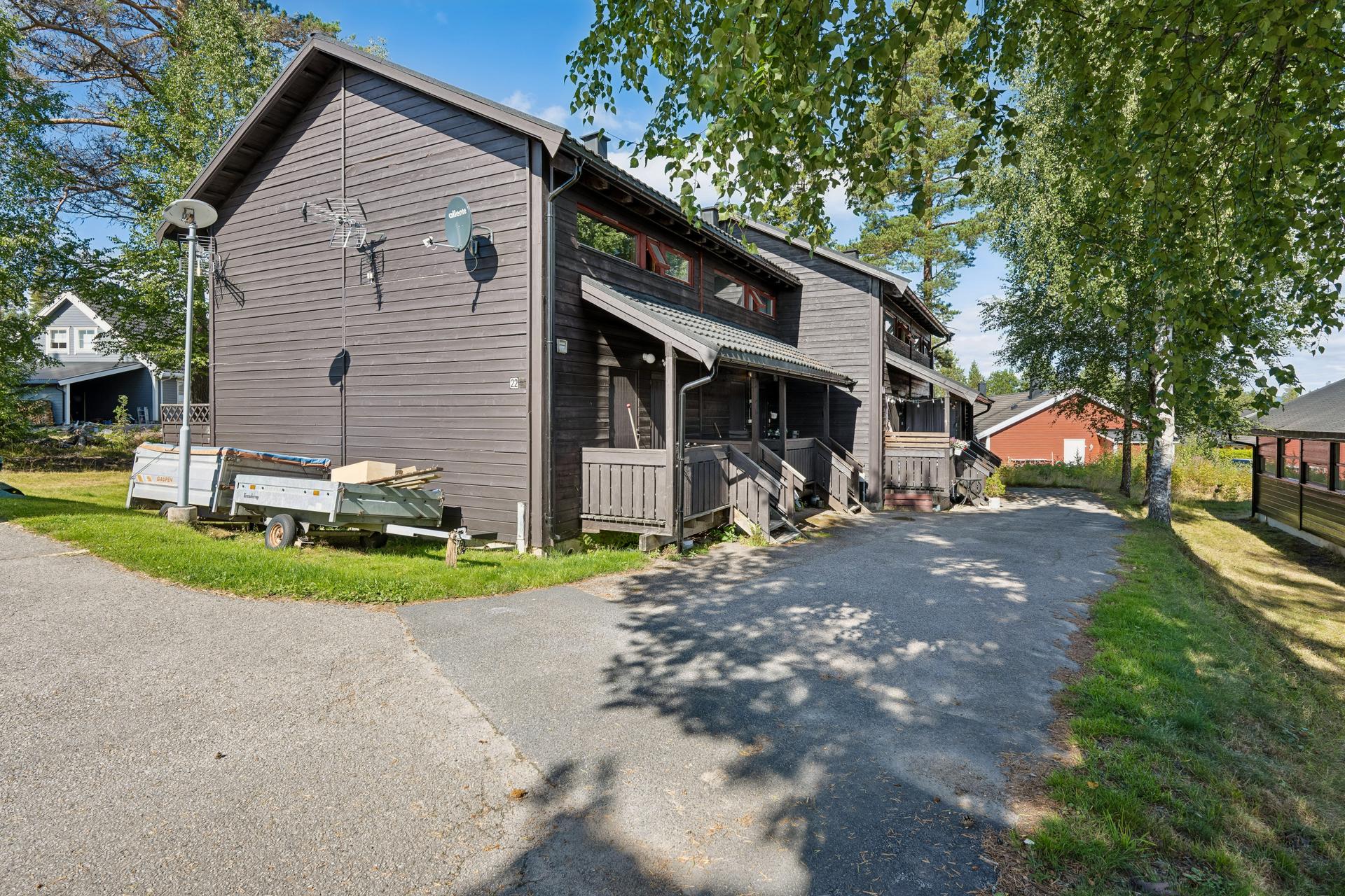 Rekkehus over to plan bestående av fire separate boenheter.. Bilde nummer 2 av 3