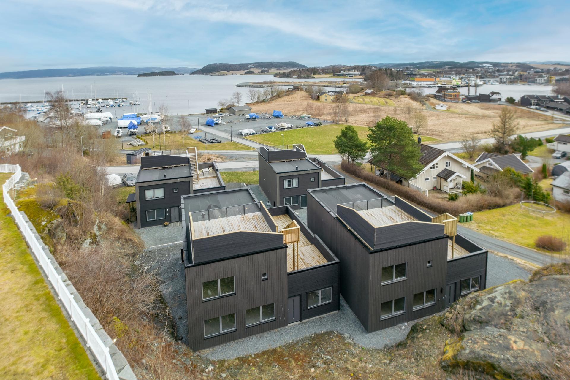 Velkommen til Nordsivegen 39!  Flott funkisbolig med stor takterrasse og hybel.. Bilde nummer 1 av 3