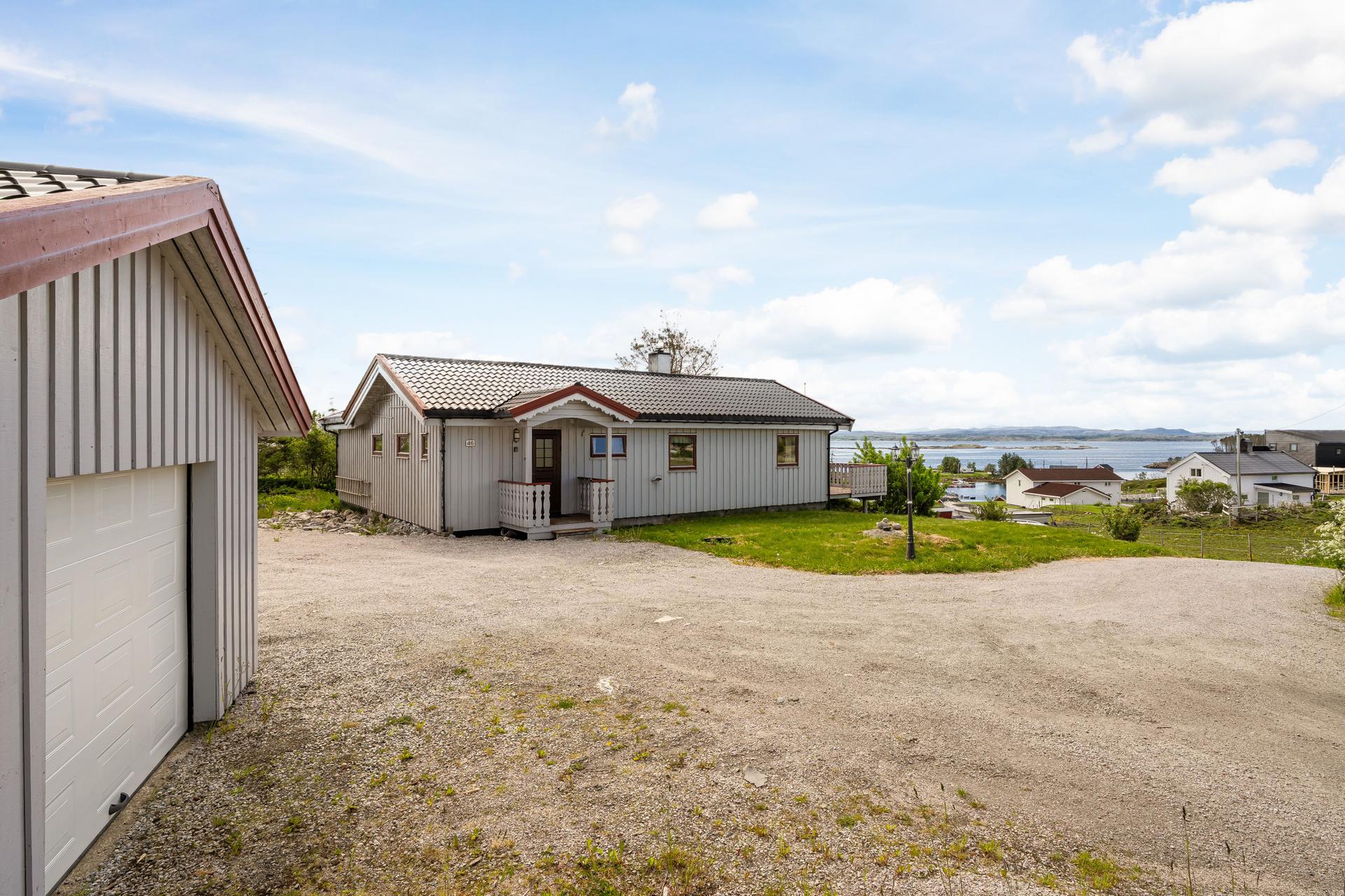 Velkommen til Kvernhusveien 46! Foto: Husfoto AS (Børge Halseth). Bilde nummer 1 av 3