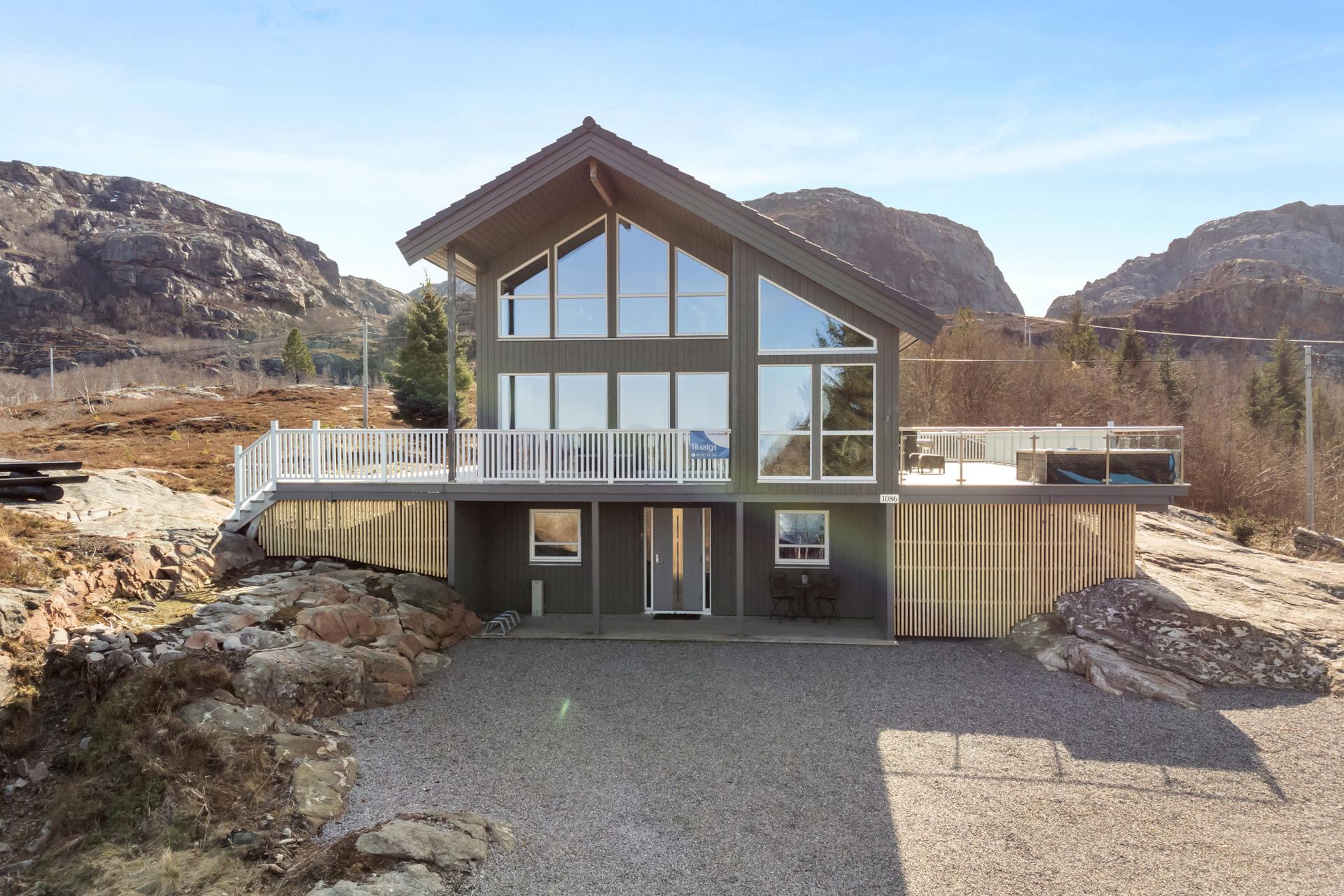 Velkommen til Sørnessveien 1086, presentert av EiendomsMegler 1 v/ Sigve Haugdahl. Foto: ELW media (Espen Wåde). Bilde nummer 1 av 3