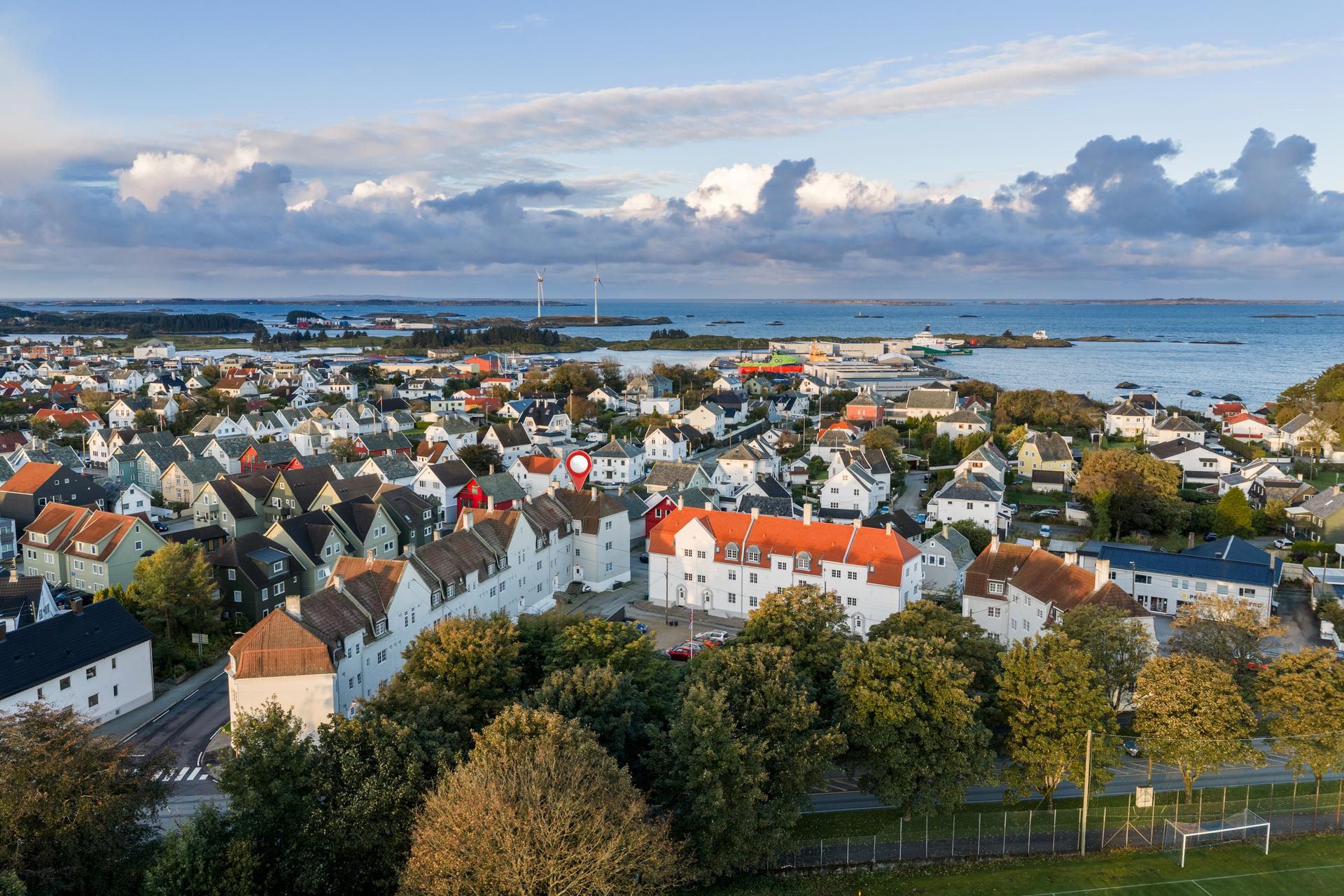 Velkommen til Haugevegen 75 en moderne og arealeffektiv 3-roms leilighet sentralt på Hauge. Foto: Vestbris. Bilde nummer 1 av 3