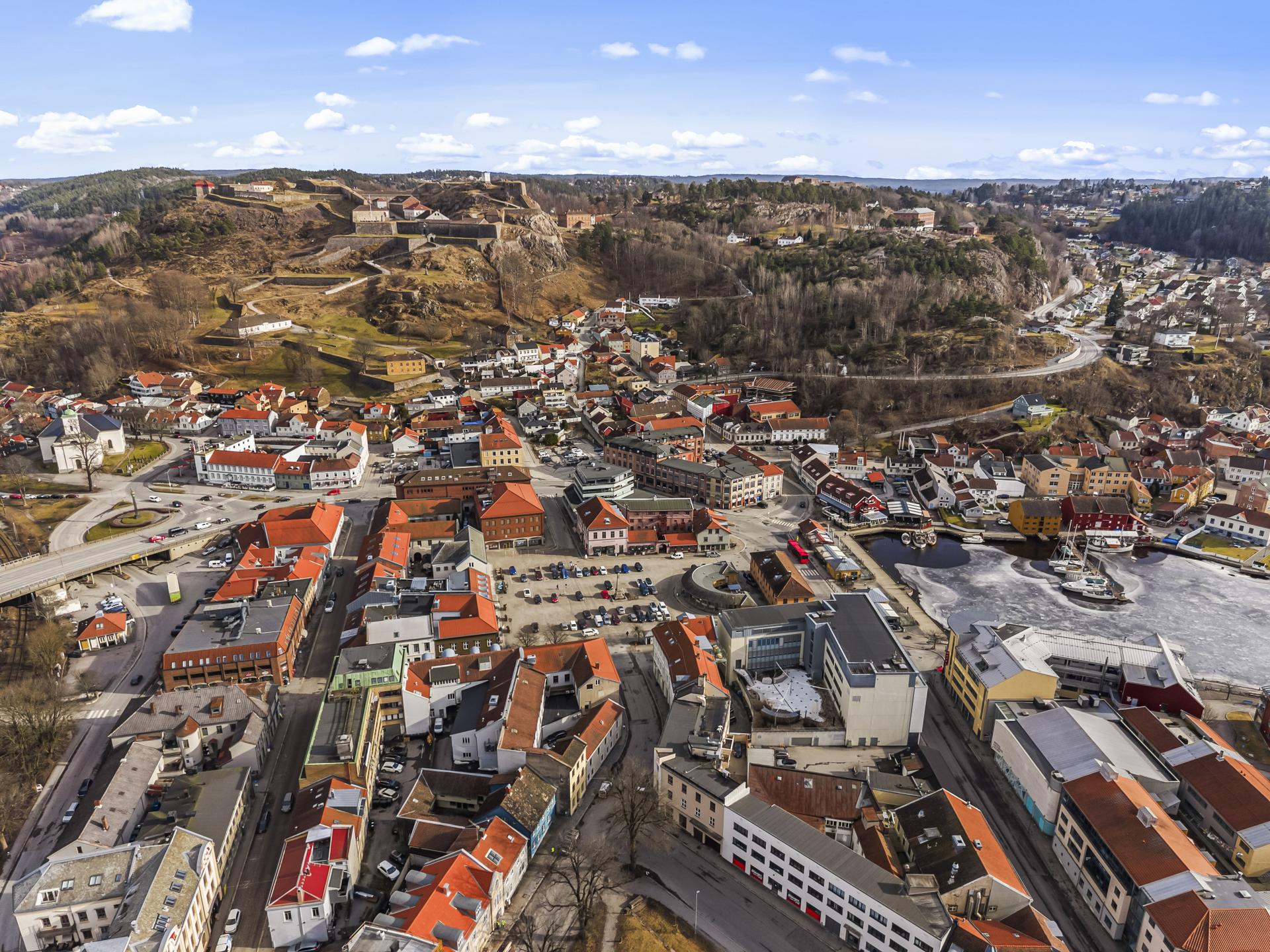 Leiligheten har en svært sentral beliggenhet i Halden sentrum.. Bilde nummer 3 av 3