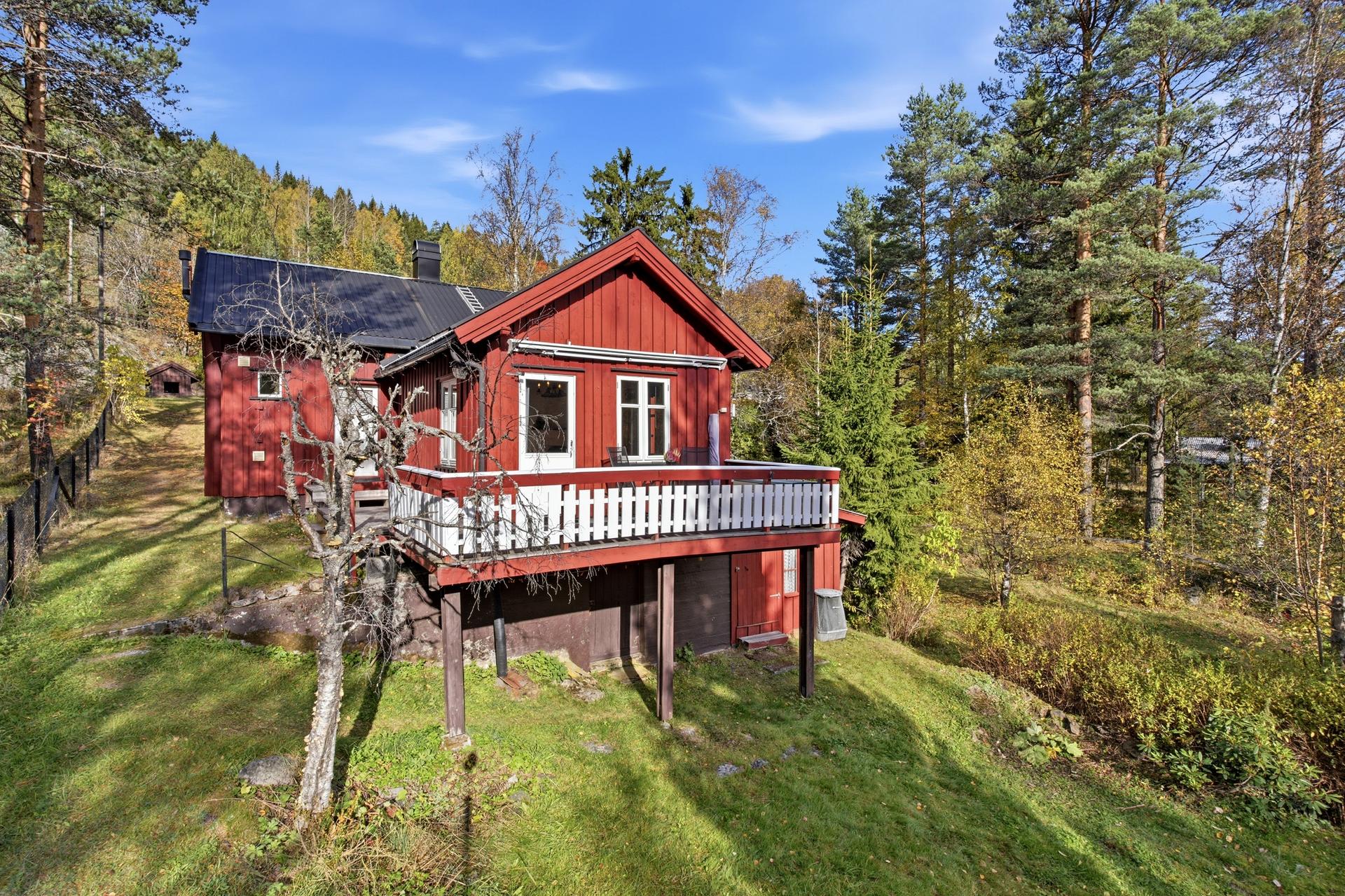 Fritidseiendom i naturskjønne omgivelser på Meheia, beliggende ved vannet.. Bilde nummer 2 av 3