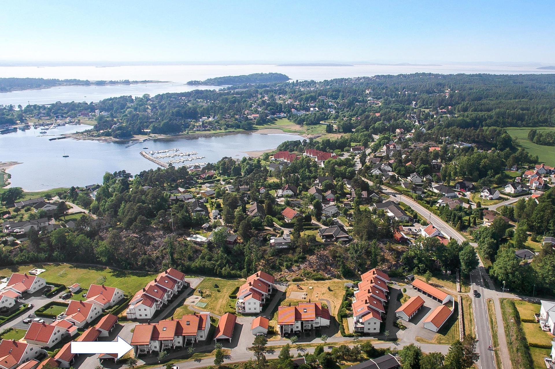 En flott leilighet i sjønære omgivelser, få minutters gange fra nærmeste strand!. Bilde nummer 1 av 3