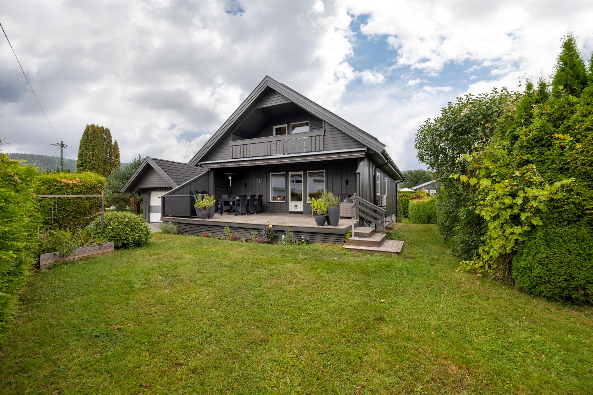 Velkommen til Tinnsjøveien 2. Foto: Normann foto AS. Bilde nummer 1 av 3