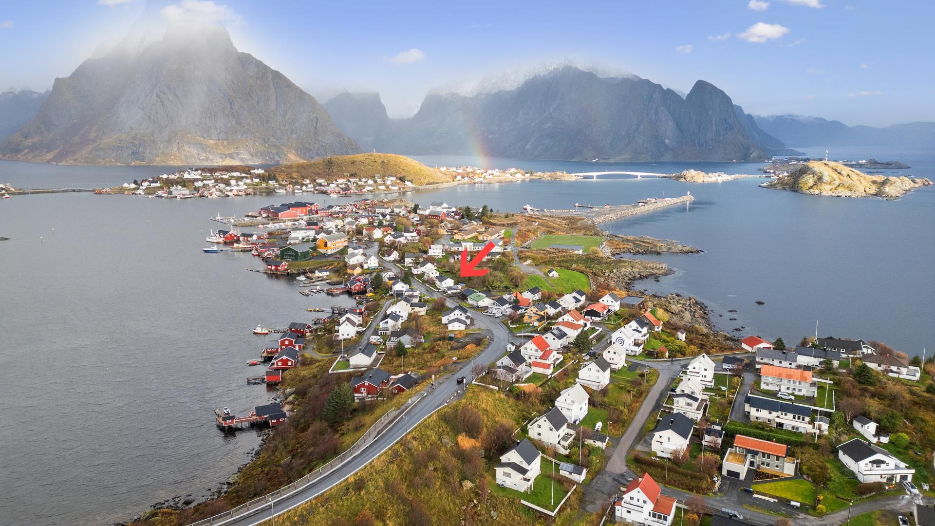 Velkommen til Reineveien 37! Presentert av EiendomsMegler1 Lofoten. Foto: EFKT.. Bilde nummer 1 av 3