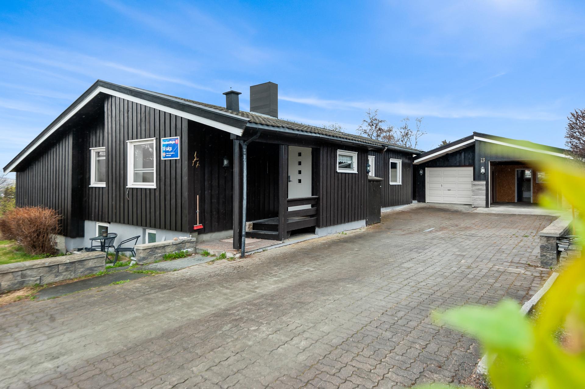 Eiendomsmegler 1 v/Albin Leo Bakkemo har gleden av å presentere Bakkevegen 13! (Foto: Interiørfoto, Bente Eidsmo). Bilde nummer 1 av 3
