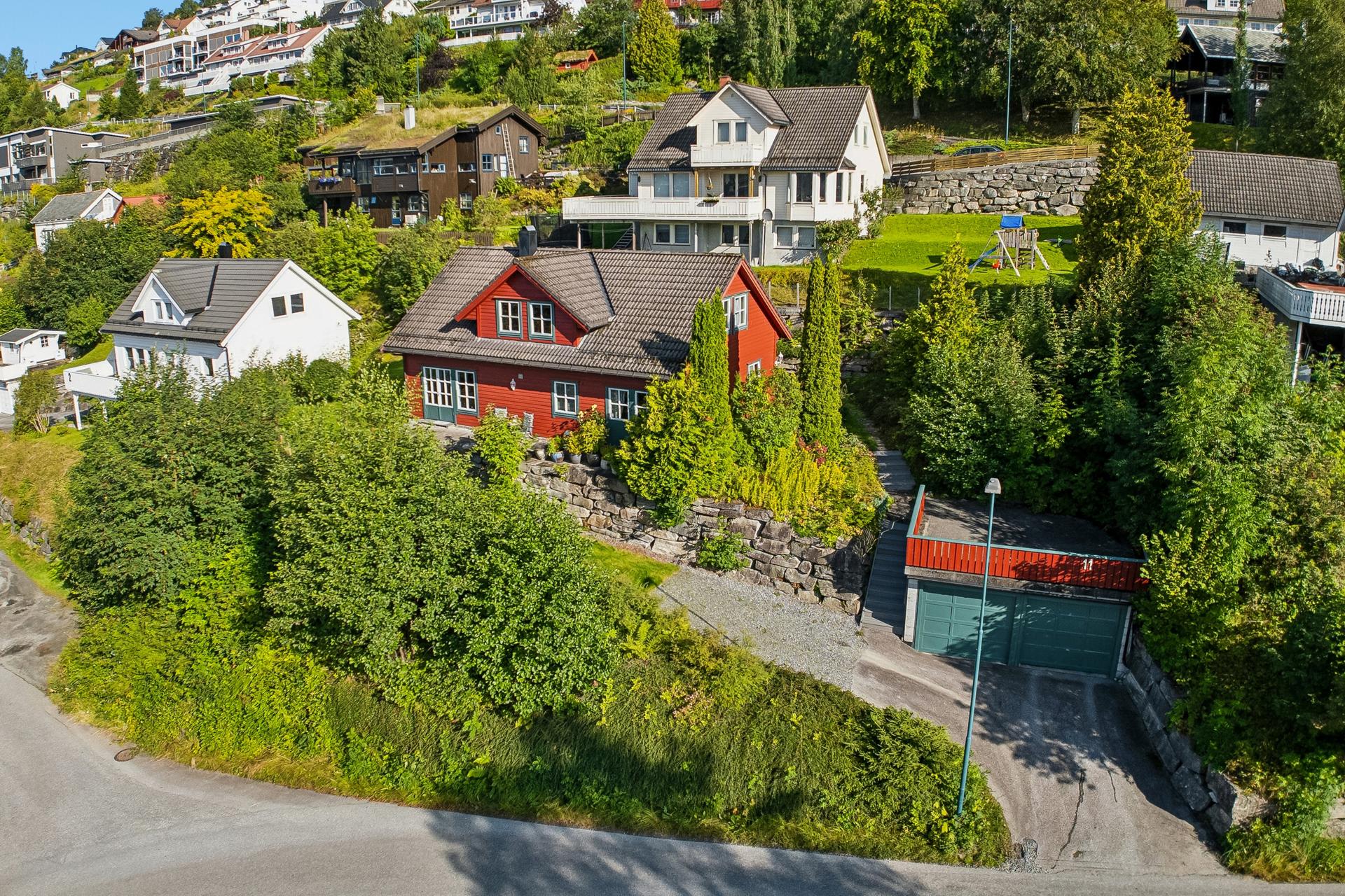 EiendomsMegler1 ved Martin Grodås Alnes har gleden av å presentere Kleppevegen 11! Foto av Svein Olav Humberset v/EFKT. Bilde nummer 1 av 3