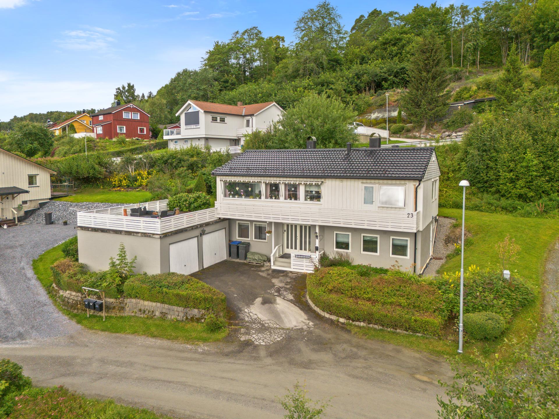 Velkommen til Brynjevegen 23, presentert av EiendomsMegler 1 v/ Martin Hoseth Johansen. Foto: ELW media (Espen Wåde) . Bilde nummer 1 av 3