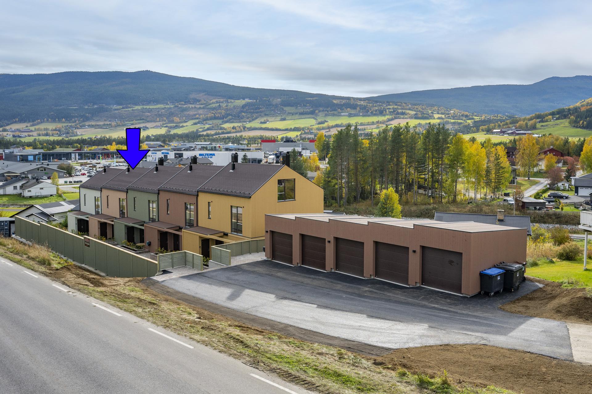 Skåbuvegen 103 er en nyere og funksjonell bolig fra 2024 hvor alt ligger til rette for en enkel hverdag. . Bilde nummer 2 av 3