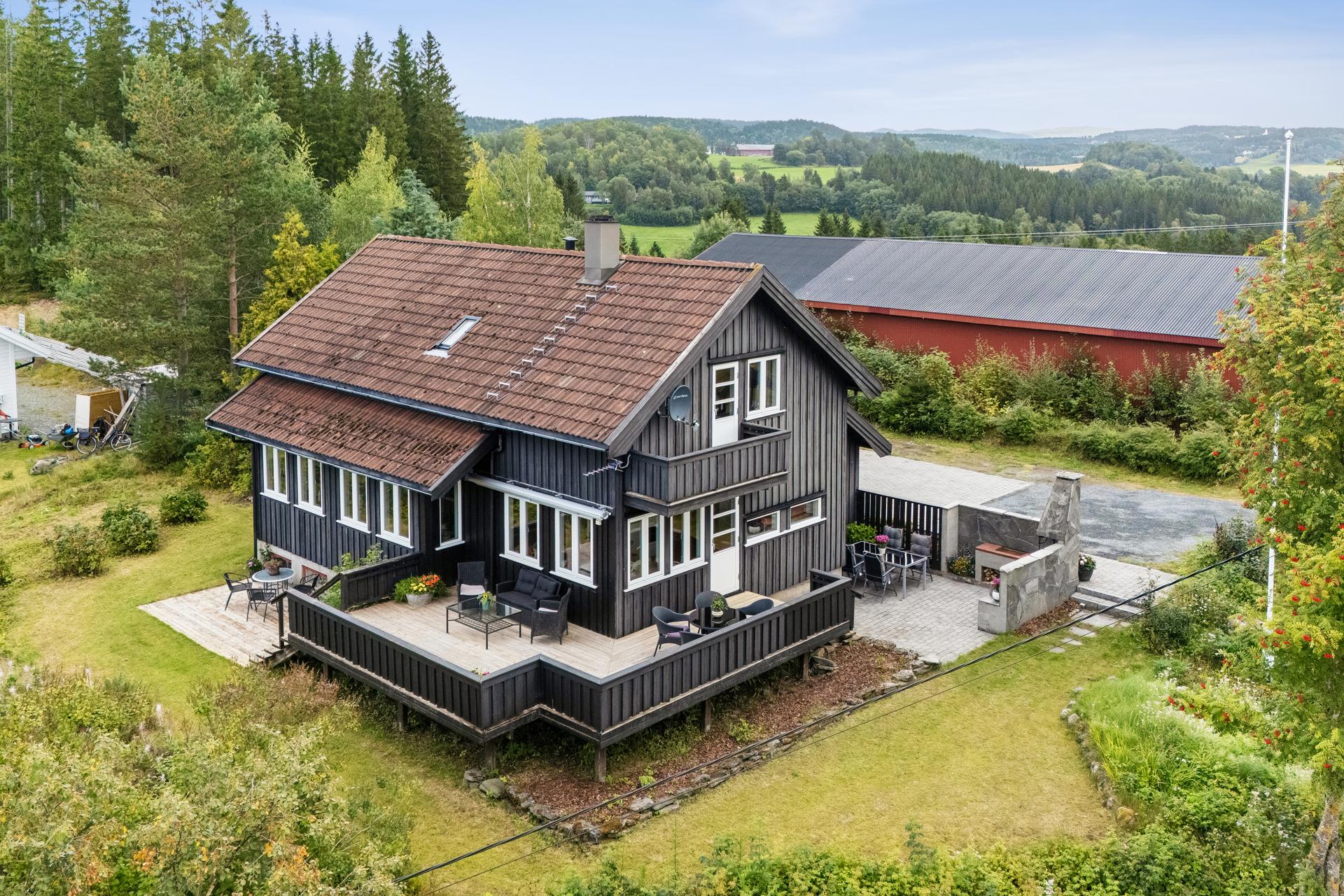 Innholdsrik enebolig med en landlig og barnevennlig beliggenhet i Munkeby.. Bilde nummer 2 av 3