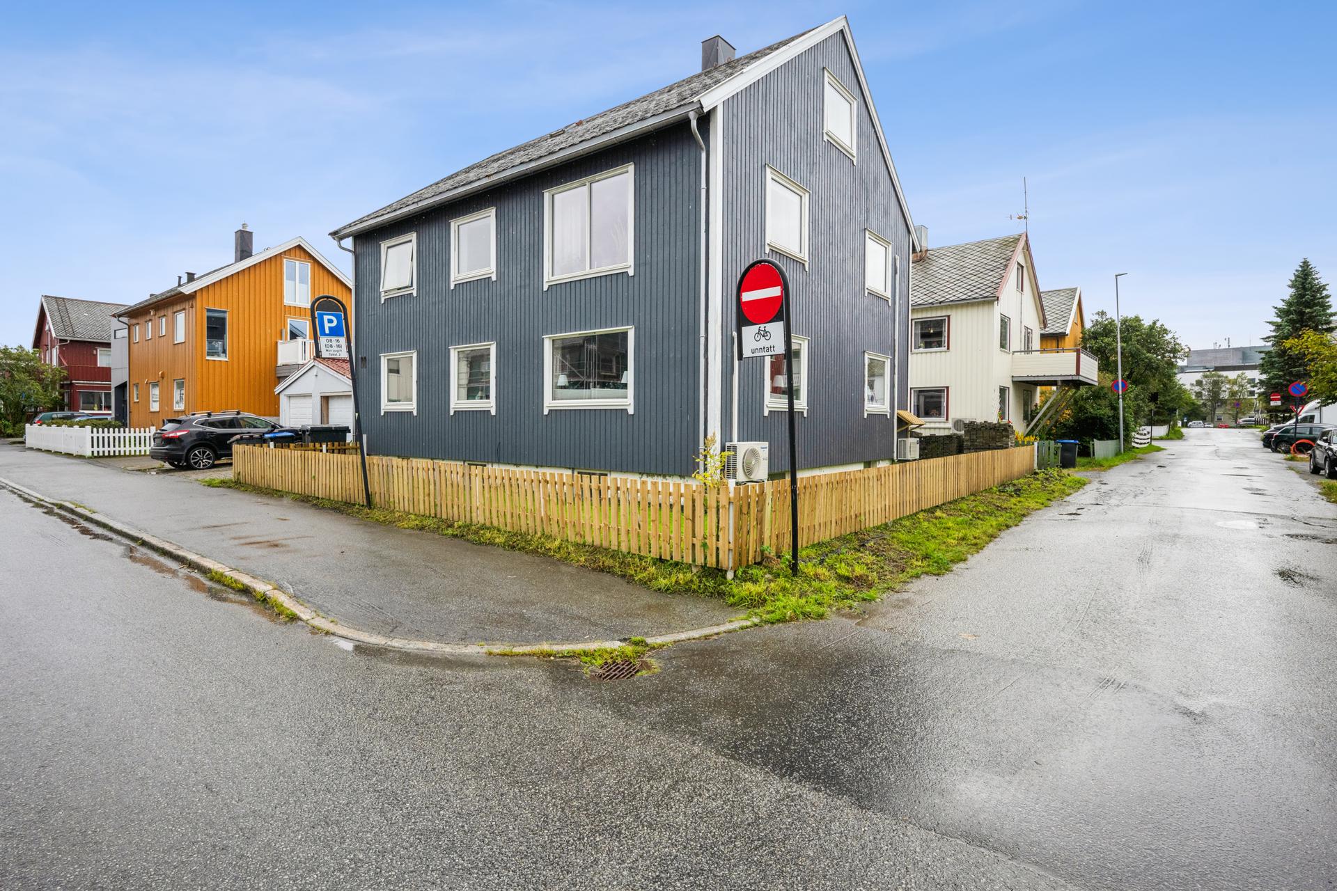 Velkommen til Dronningens Gate 80! Foto: [Fotograf eller fotofirma]. Bilde nummer 1 av 3