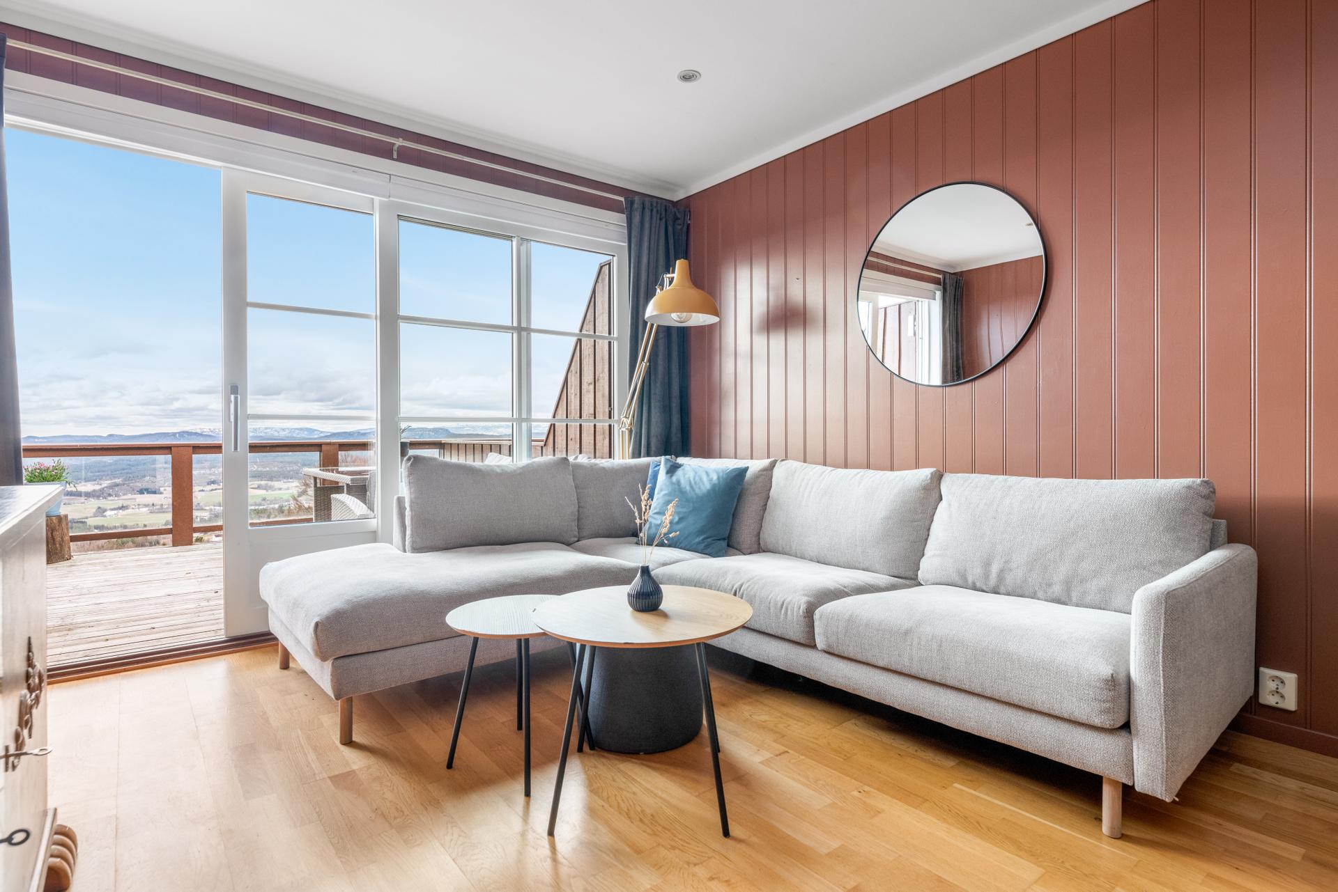Leiligheten ligger fint til i 2. etasje i et leilighetsbygg på gamle Lifjell hotell på Lifjell, men med trappefri adkomst fra parkeringsområdet.. Bilde nummer 3 av 3