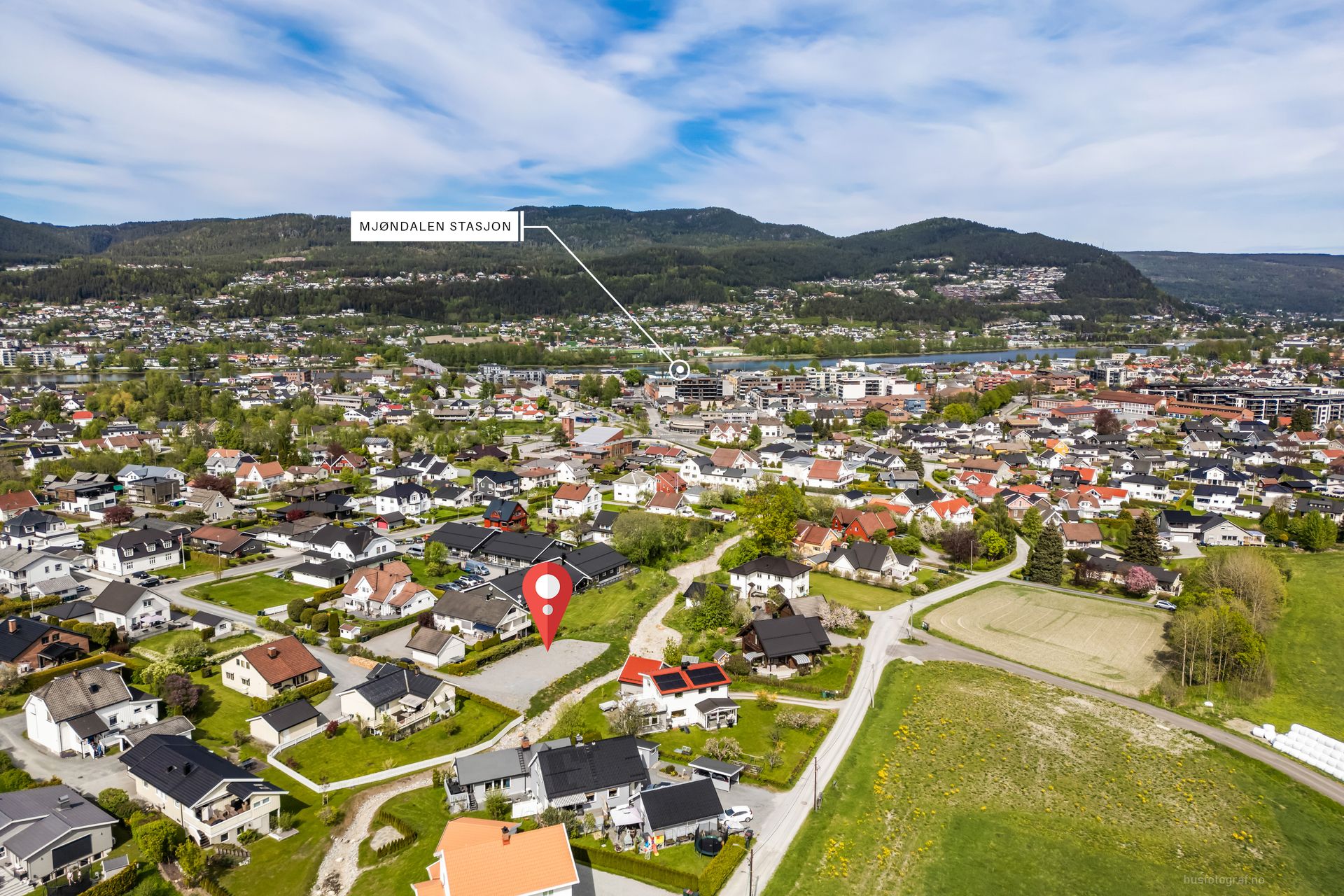 Sentral beliggenhet i Mjøndalen sentrum med de fleste fasiliteter i umiddelbar nærhet.. Bilde nummer 2 av 3