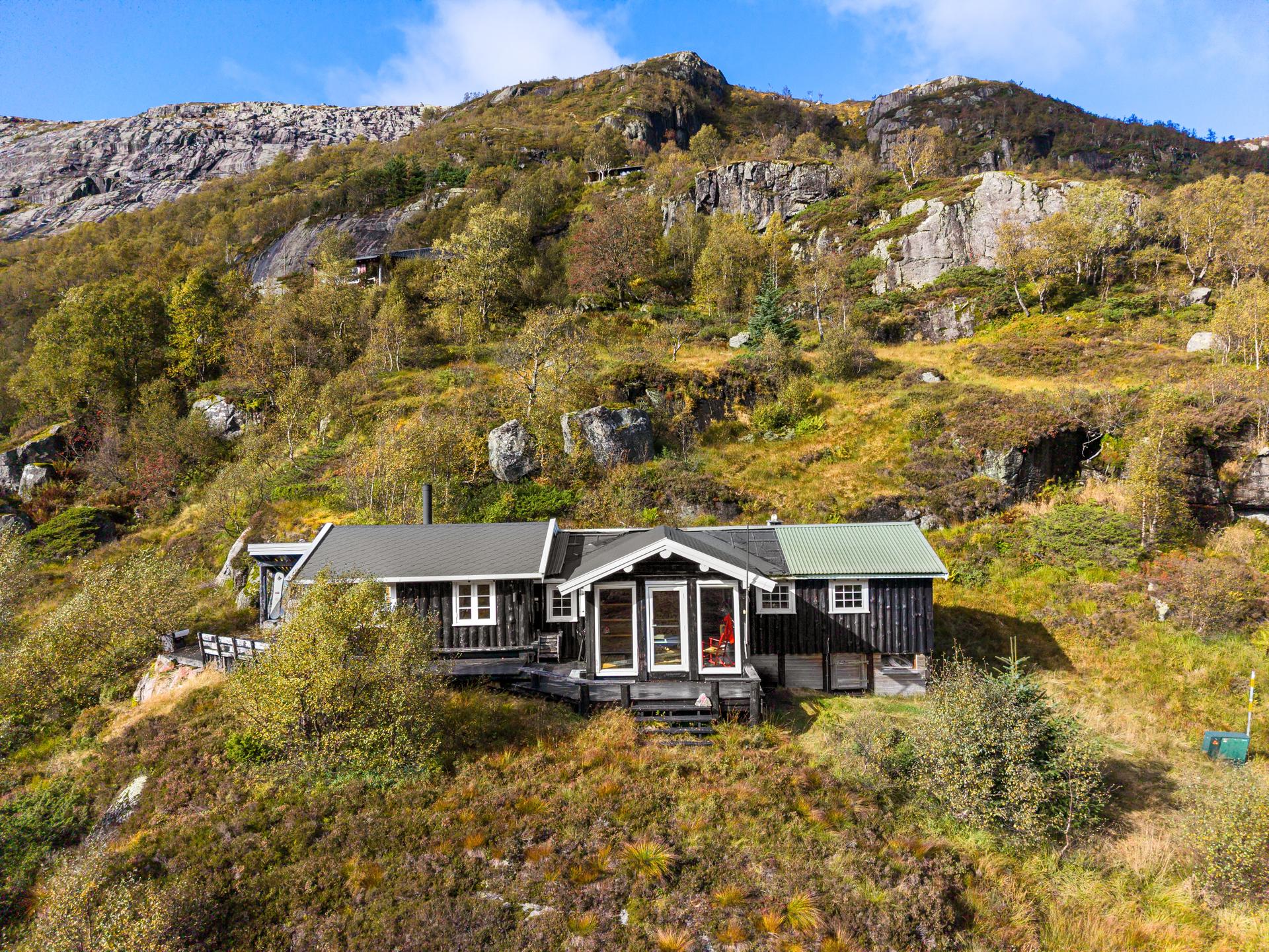 koselig hytte i flotte omgivelser i Hunnedalen. Bilde nummer 2 av 3