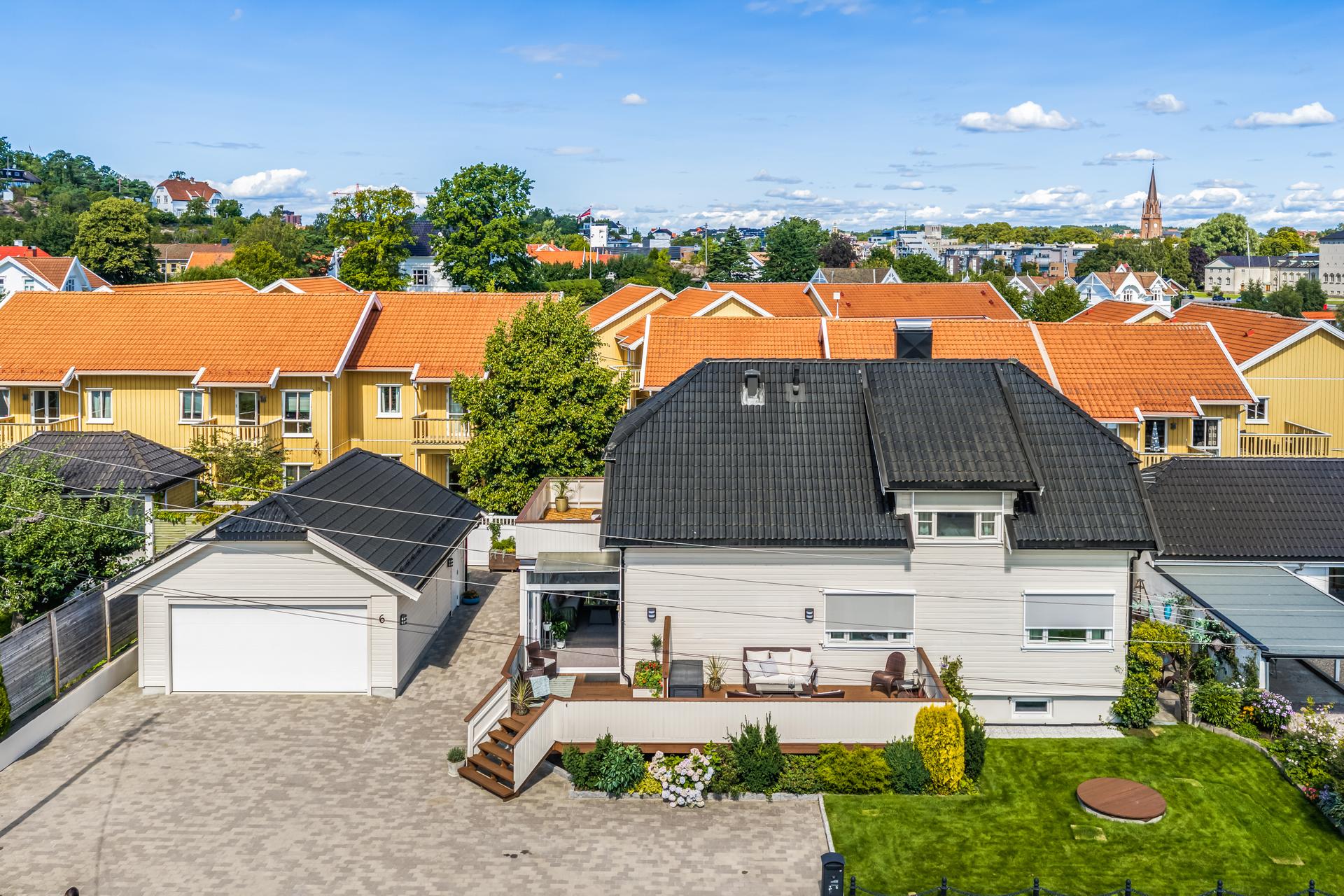 Dobbelgarasje på 47 m² fra 2017 med installert elbillader.. Bilde nummer 2 av 3