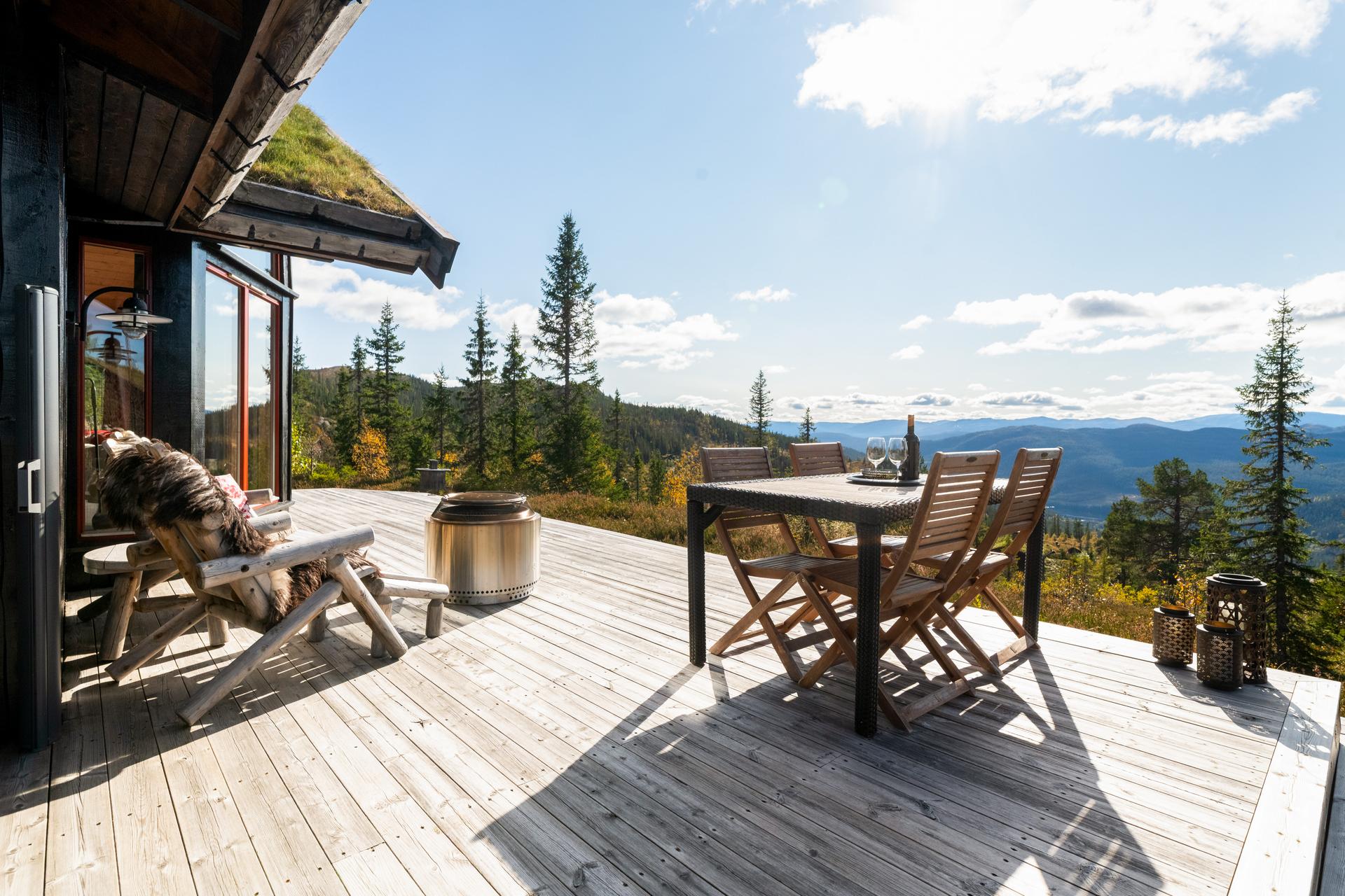 Hytta byr på en kombinasjon av komfort, utsikt og den gode fjellfølelsen !  . Bilde nummer 3 av 3