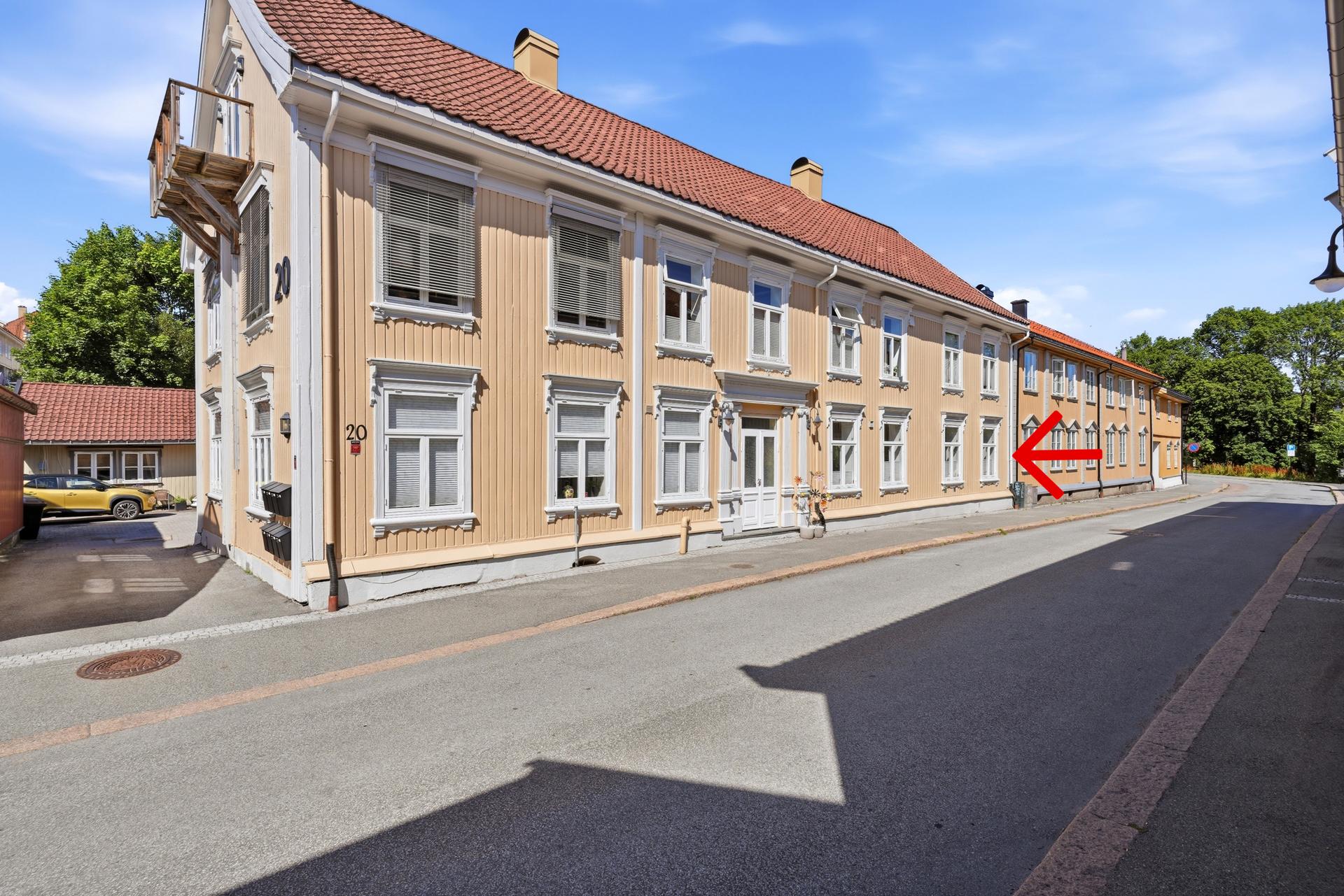 Leiligheten ligger fint til i 1.etasje.. Bilde nummer 2 av 3