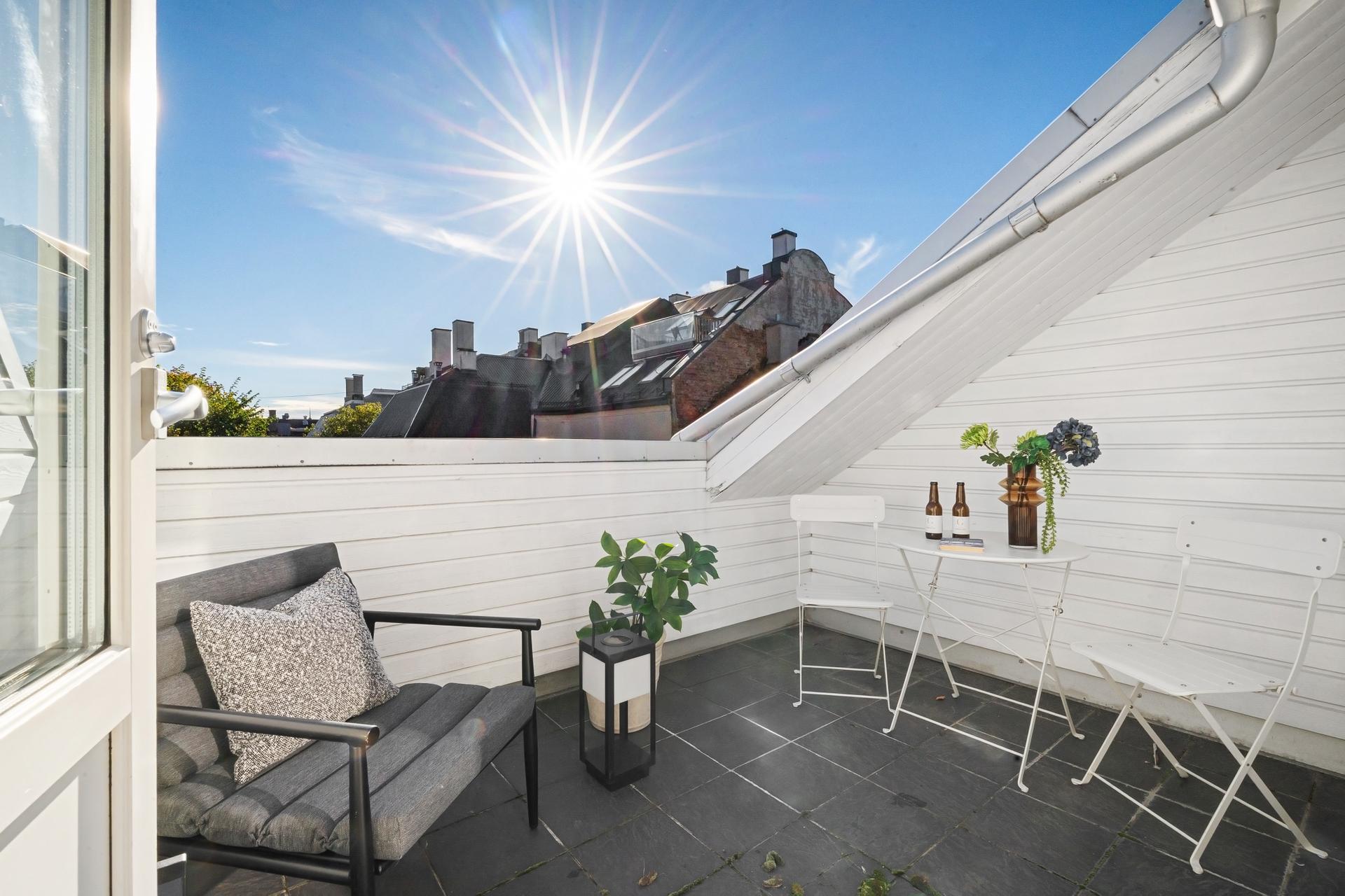 Gjennomgående toppleilighet med privat takterrasse og en attraktiv beliggenhet på Majorstuen.. Bilde nummer 2 av 3