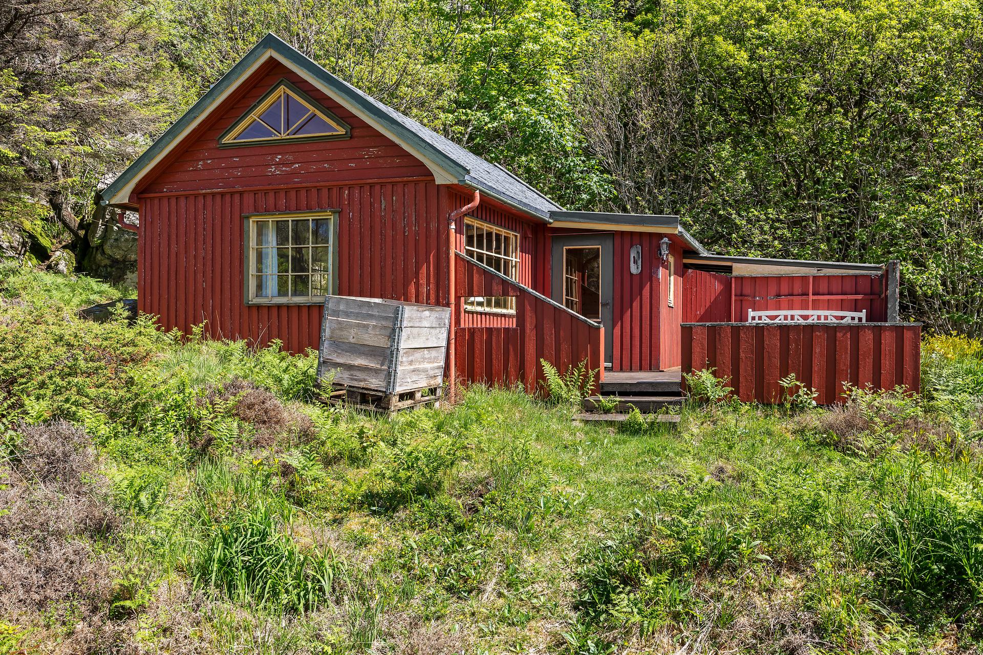 Med kort vei til sjøen ligger alt til rette for fiske og turer langs kysten.. Bilde nummer 3 av 3