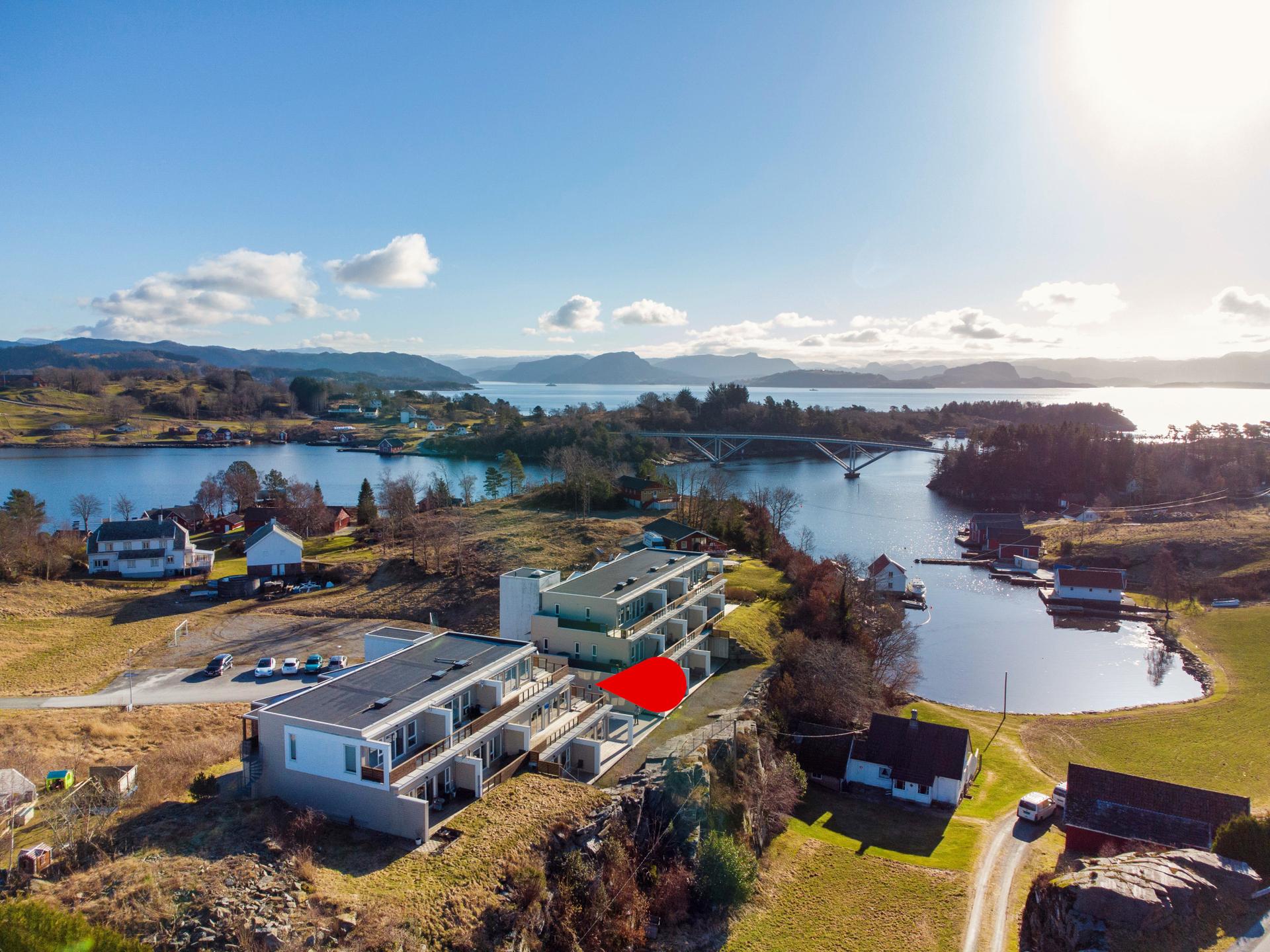 EiendomsMegler 1 v/Jorunn Riise presenterer Helgøysundvegen 31 - Lettstelt fritidsleilighet plassert "midt i" Ryfylkebassenget med nydelig natur og fin skjærgård. Foto: SOA foto. (Alle bildene er tatt i 2022). Bilde nummer 1 av 3