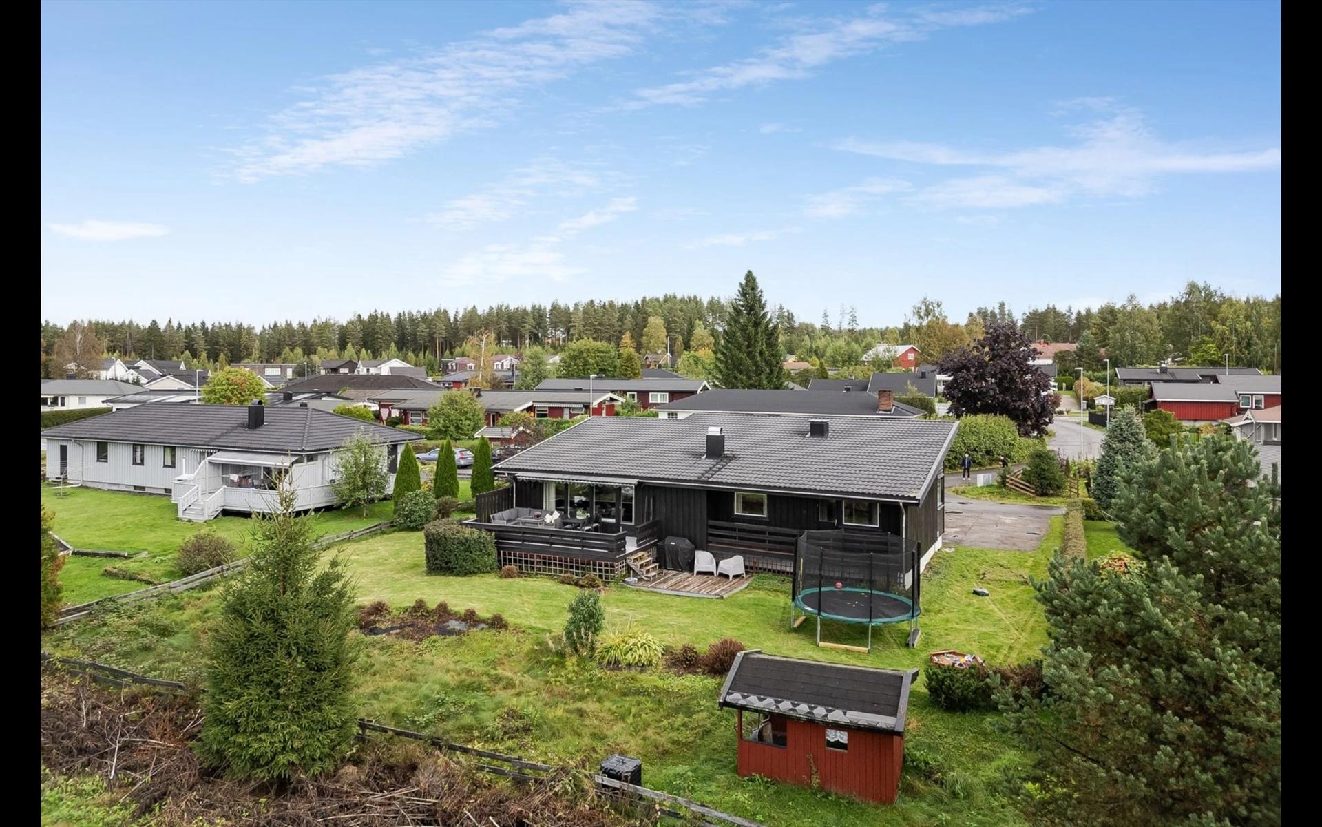 Velkommen til Holbergs Veg 30! Foto: Husfoto - Bernat Tubau Pomareda. Bilde nummer 1 av 3