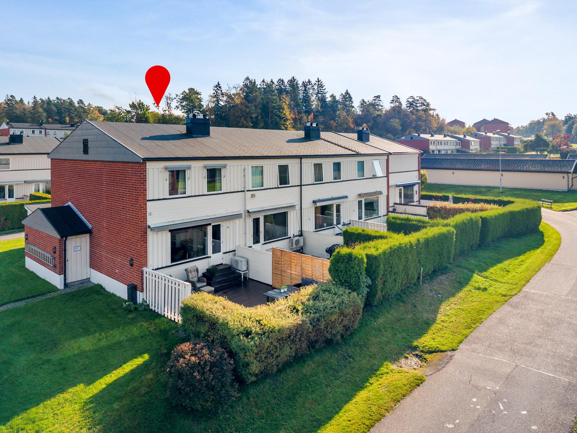 Lys enderekkehusleilighet med fin og barnevennlig beliggenhet i et attraktivt boligområde på Stridsklev.. Bilde nummer 1 av 3
