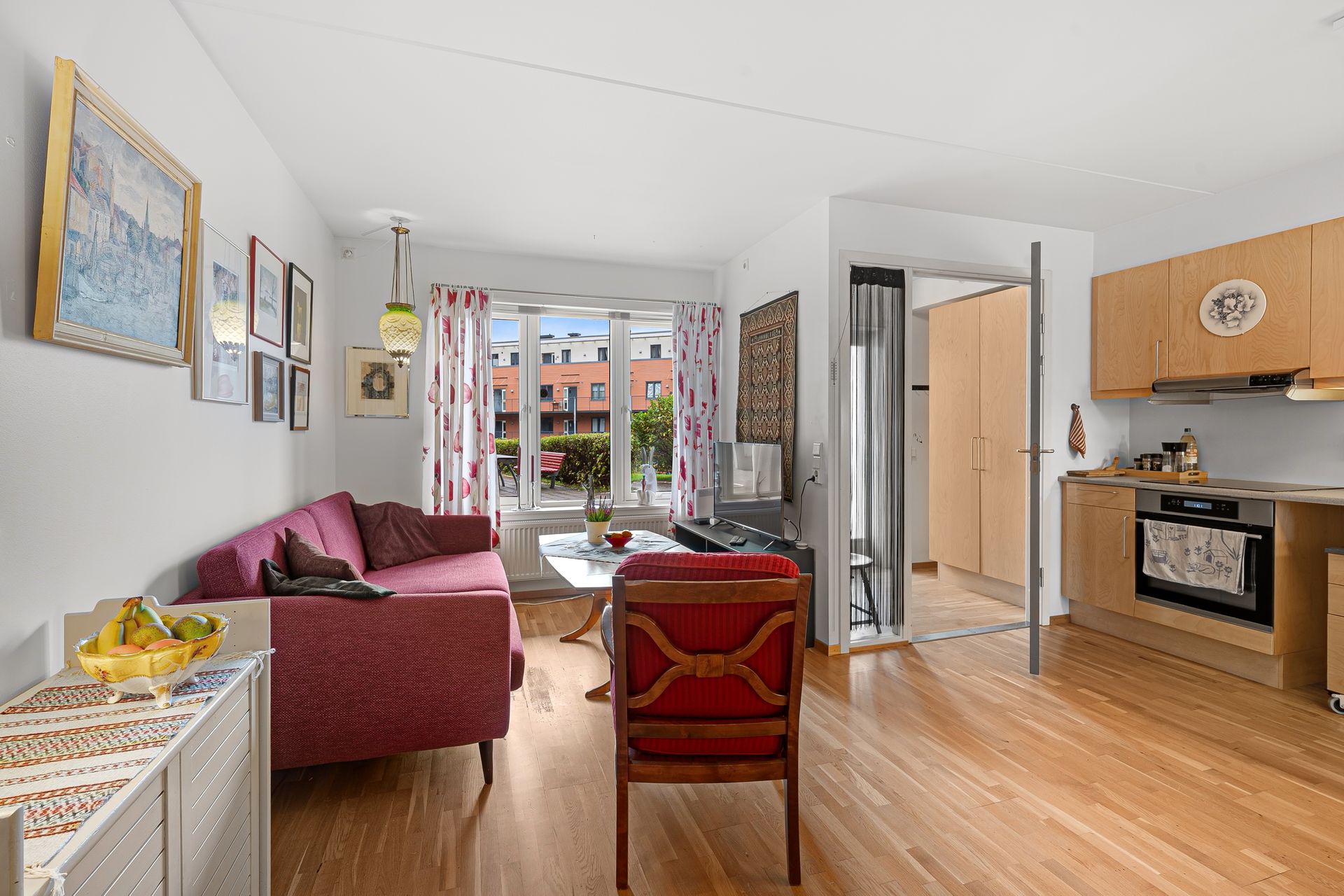 Her bor du i en 1. etasjes leilighet på 59m² BRA med gjennomgående god standard.. Bilde nummer 2 av 3