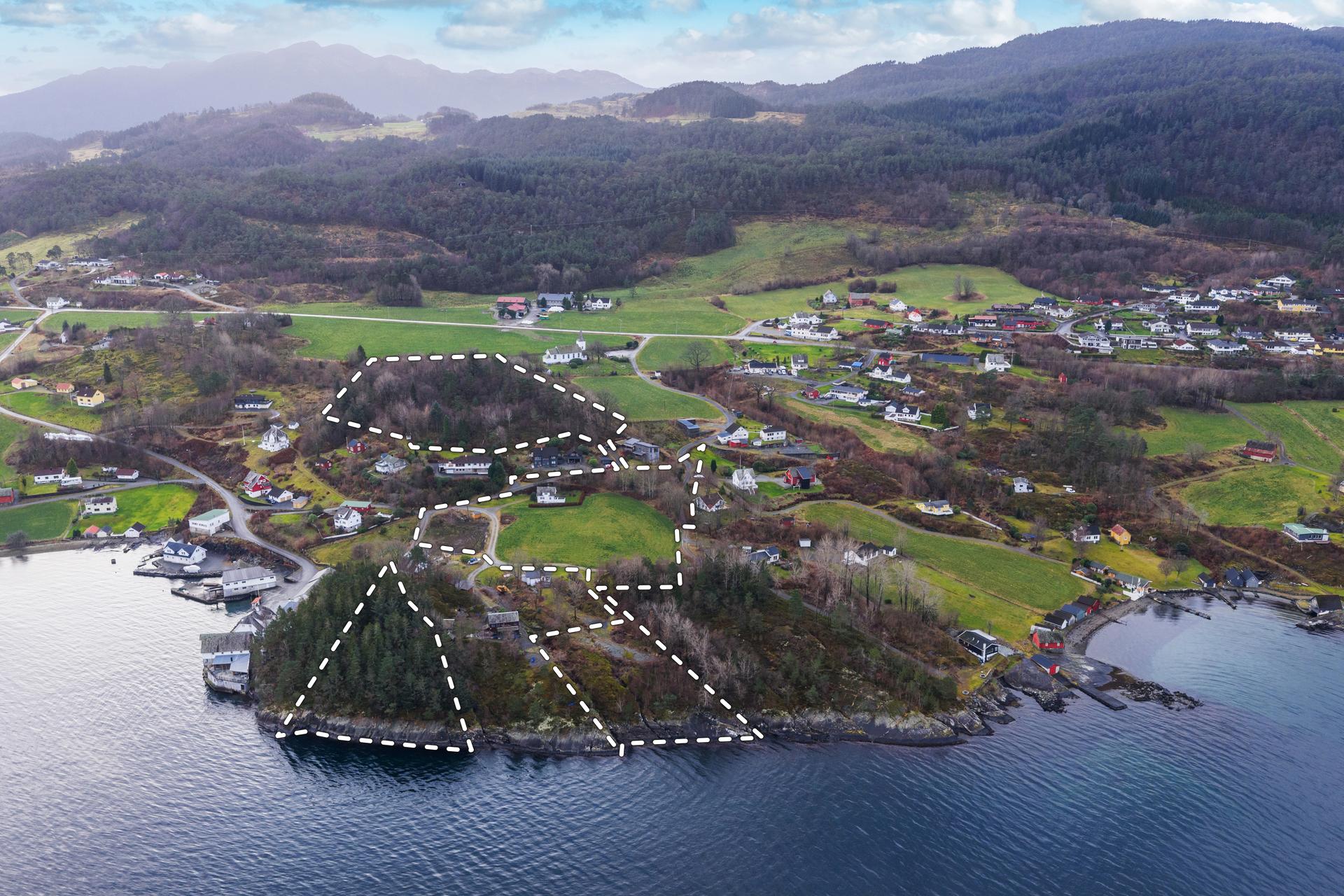 Velkommen til Buavegen 48! I tillegg til markerte teiger er det en skogteig som også følger eiendommen, kart ligger i salgsoppgaven.
Foto v/Vestbris.. Bilde nummer 2 av 3