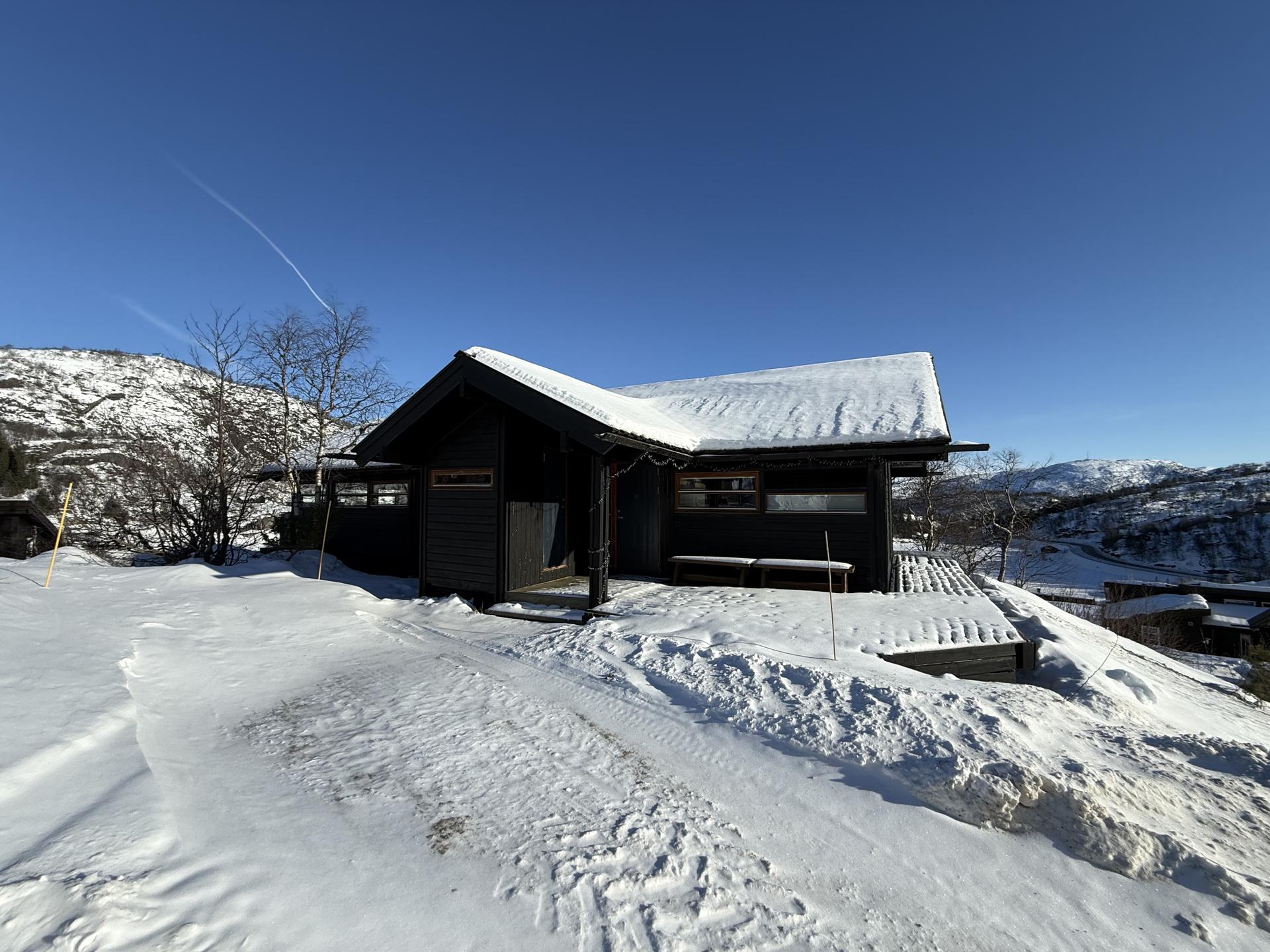 Hytta har fin plassering - ski in/ut. Bilde nummer 3 av 3