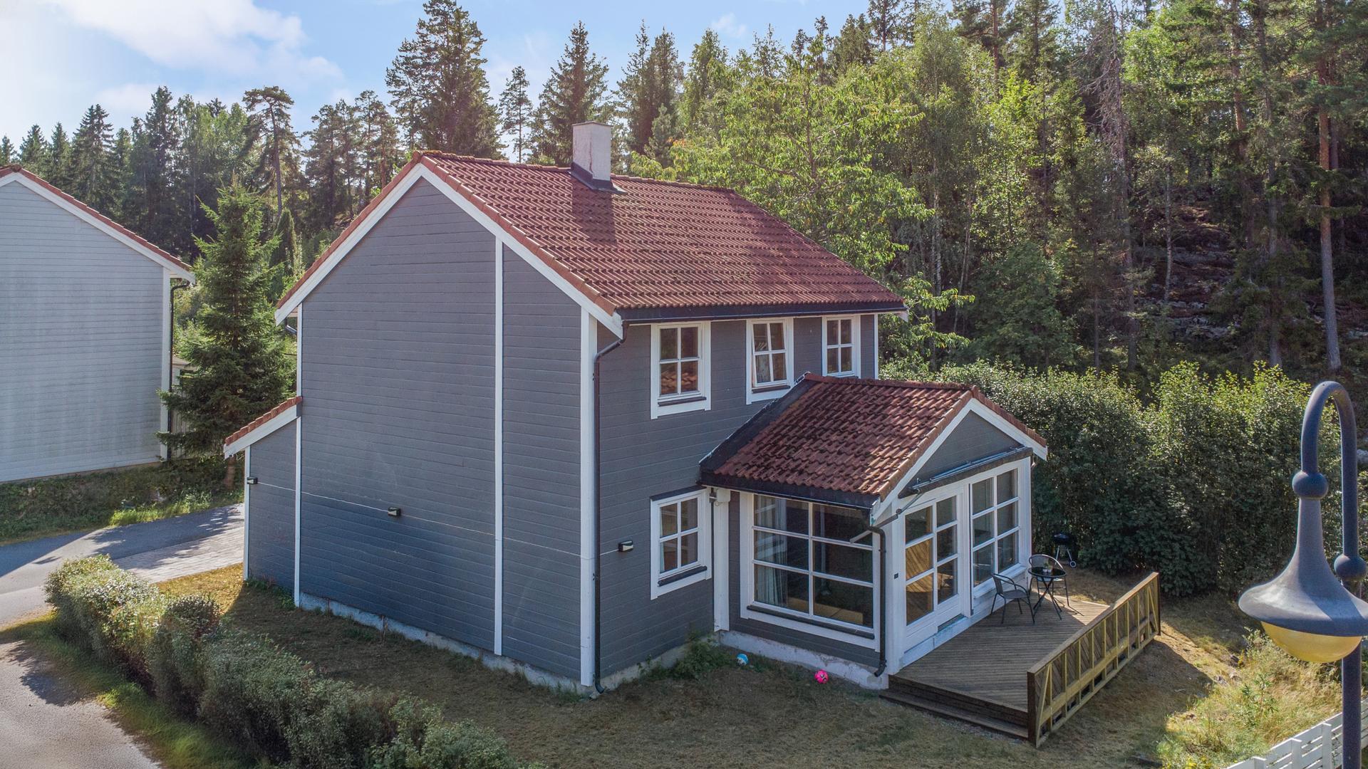 Oversikt over eiendommen og dens plassering i nabolaget.. Bilde nummer 2 av 3