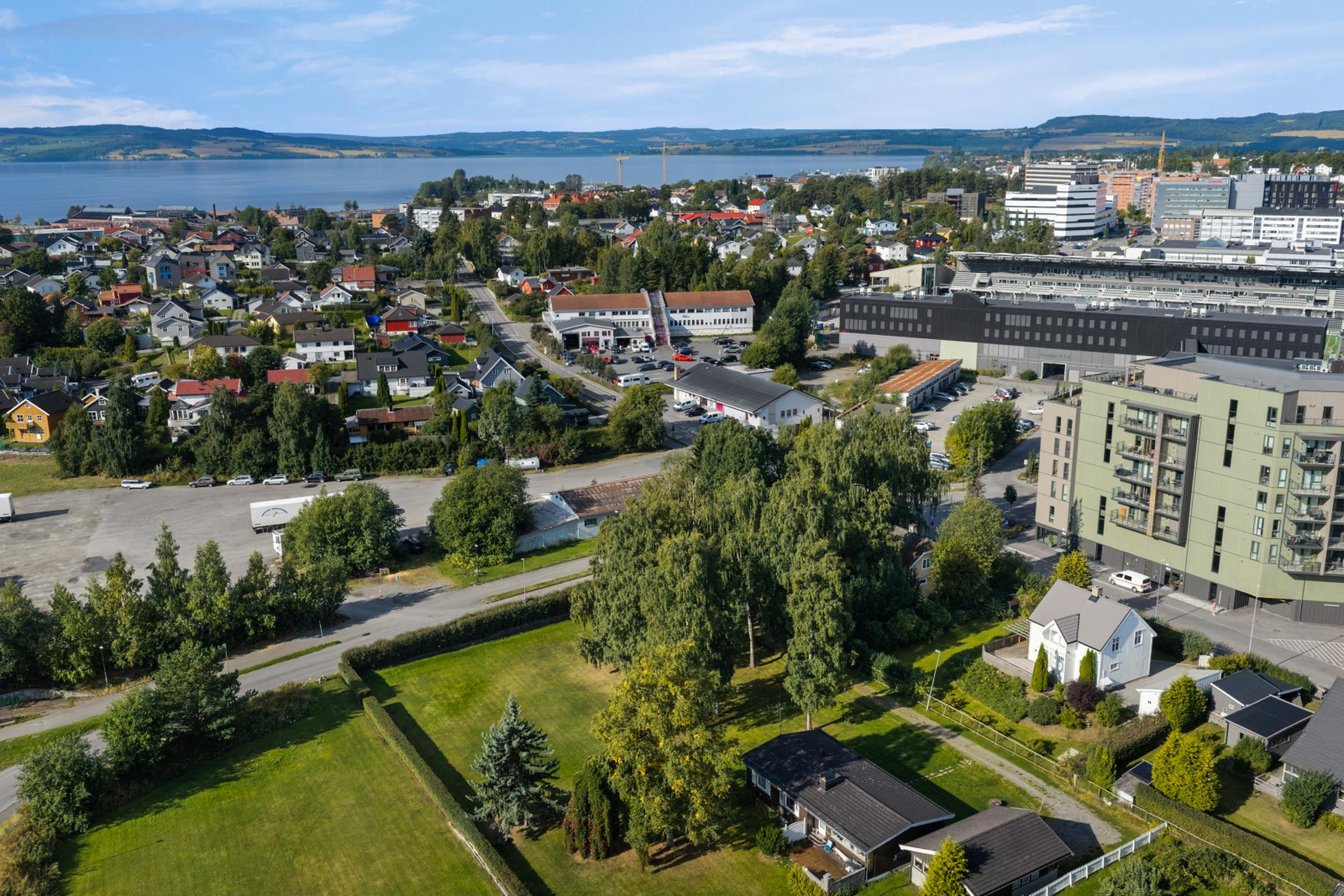 Sentral beliggenhet i Hamar med gangavstand til sentrum, Mjøsa og byens servicetilbud.. Bilde nummer 3 av 3