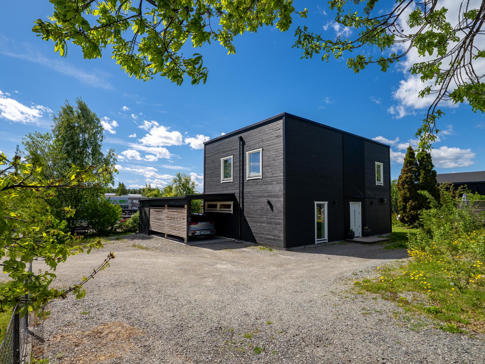 Velkommen til Gjerluvegen 63E! Foto: Bjørnar Fjeldberg i Skildre Foto. Bilde nummer 1 av 3