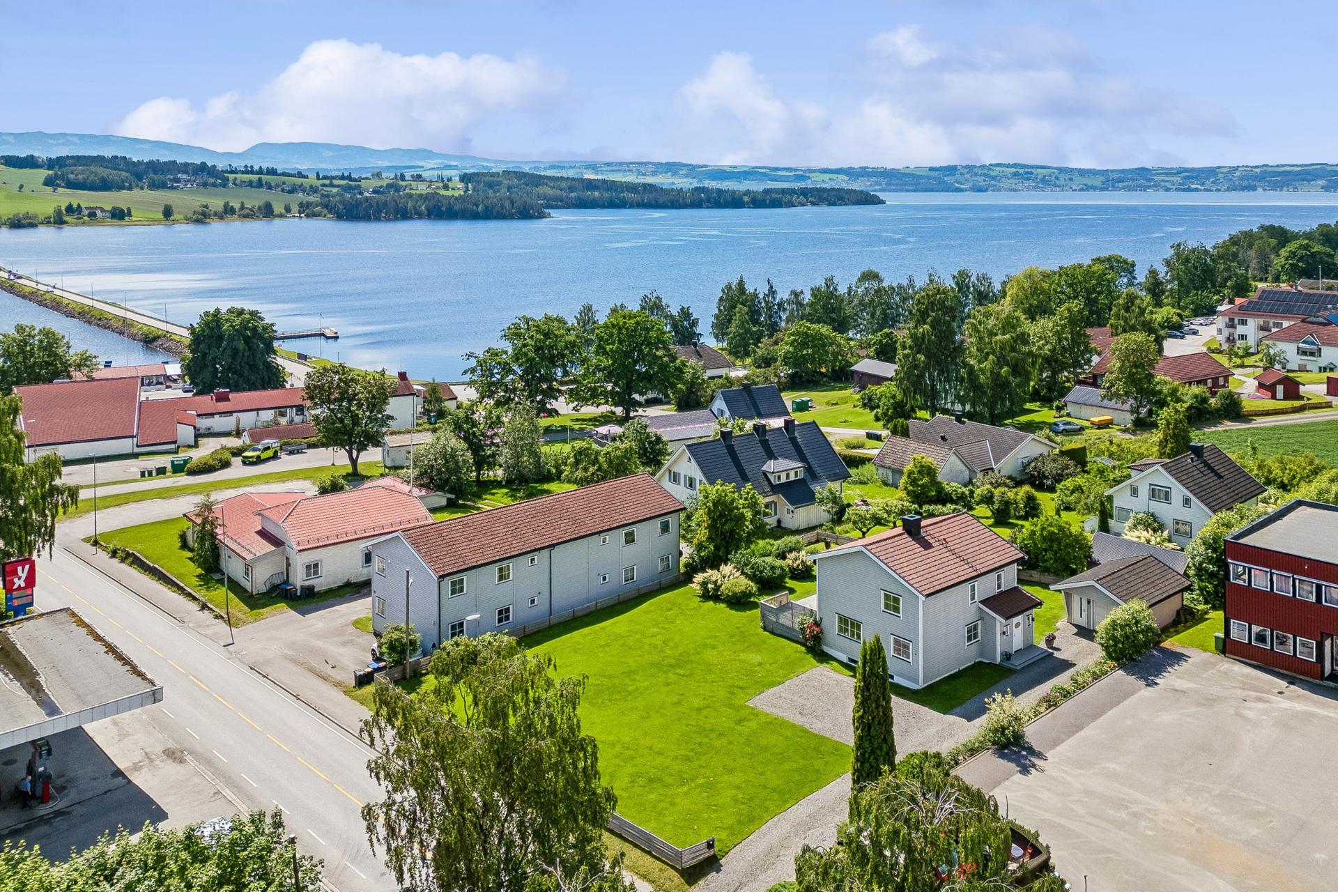 Attraktiv beliggenhet i Tingnes med kort gangavstand til Joker, bussholdeplass og Mjøsa.. Bilde nummer 2 av 3