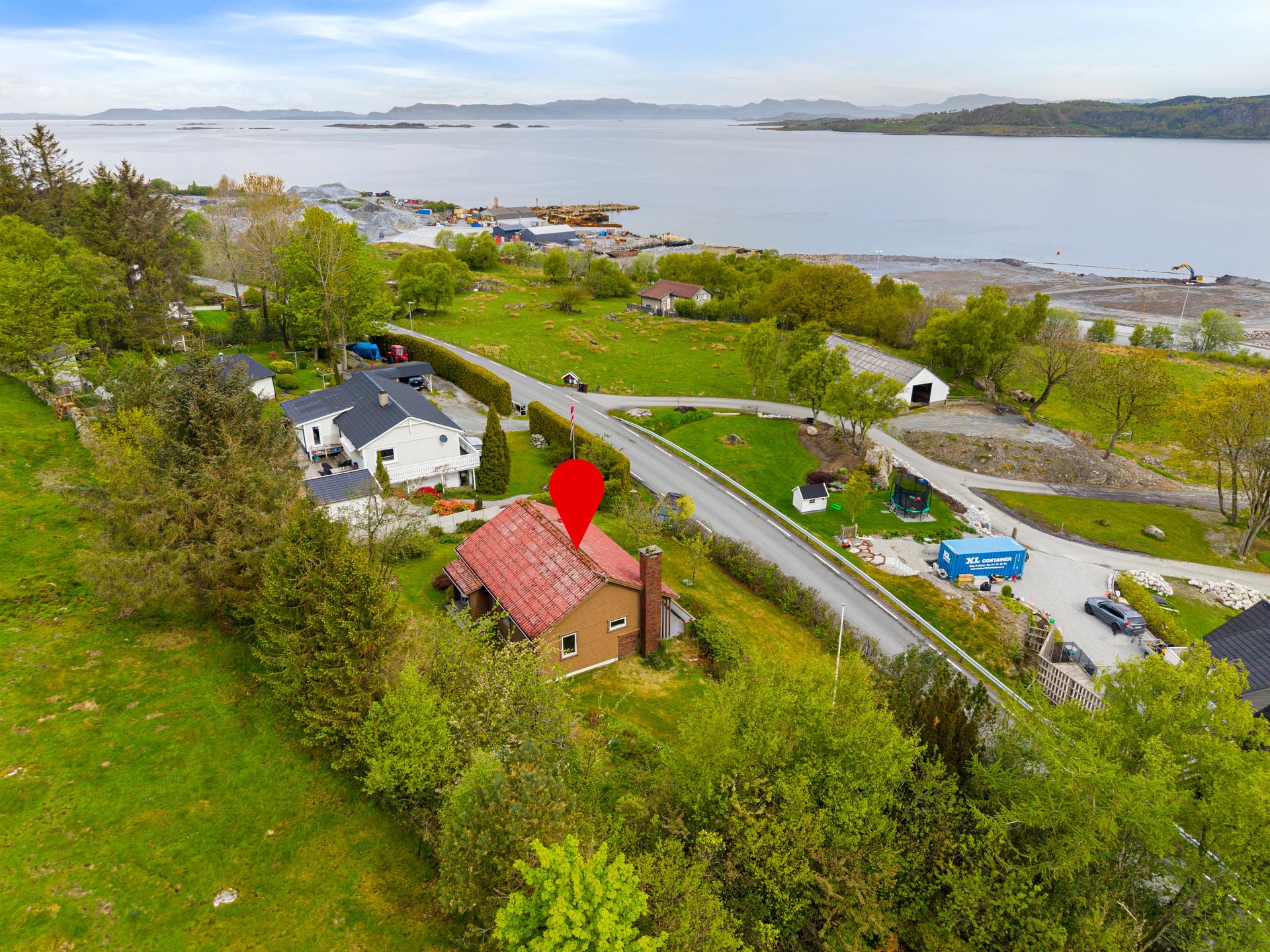 Velkommen til Hanasandveien 483!  Fritidsbolig med sjøutsikt.  Foto: Stian Dirdal . Bilde nummer 1 av 3