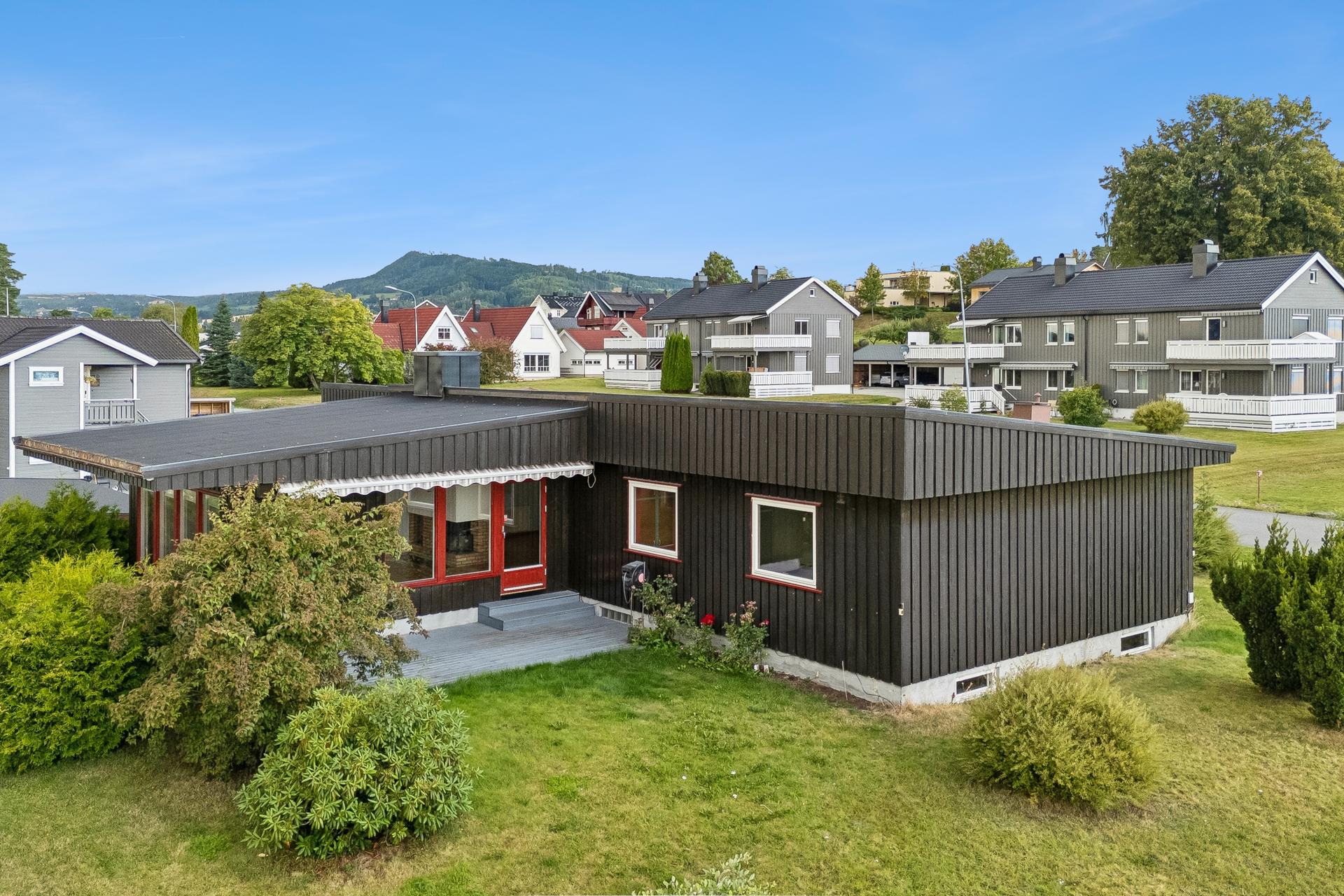 Velkommen til Parkvegen 19C, med alt på ett plan og integrert garasje! Foto: Jonas Hasselgren/EFKT Norge AS. Bilde nummer 1 av 3
