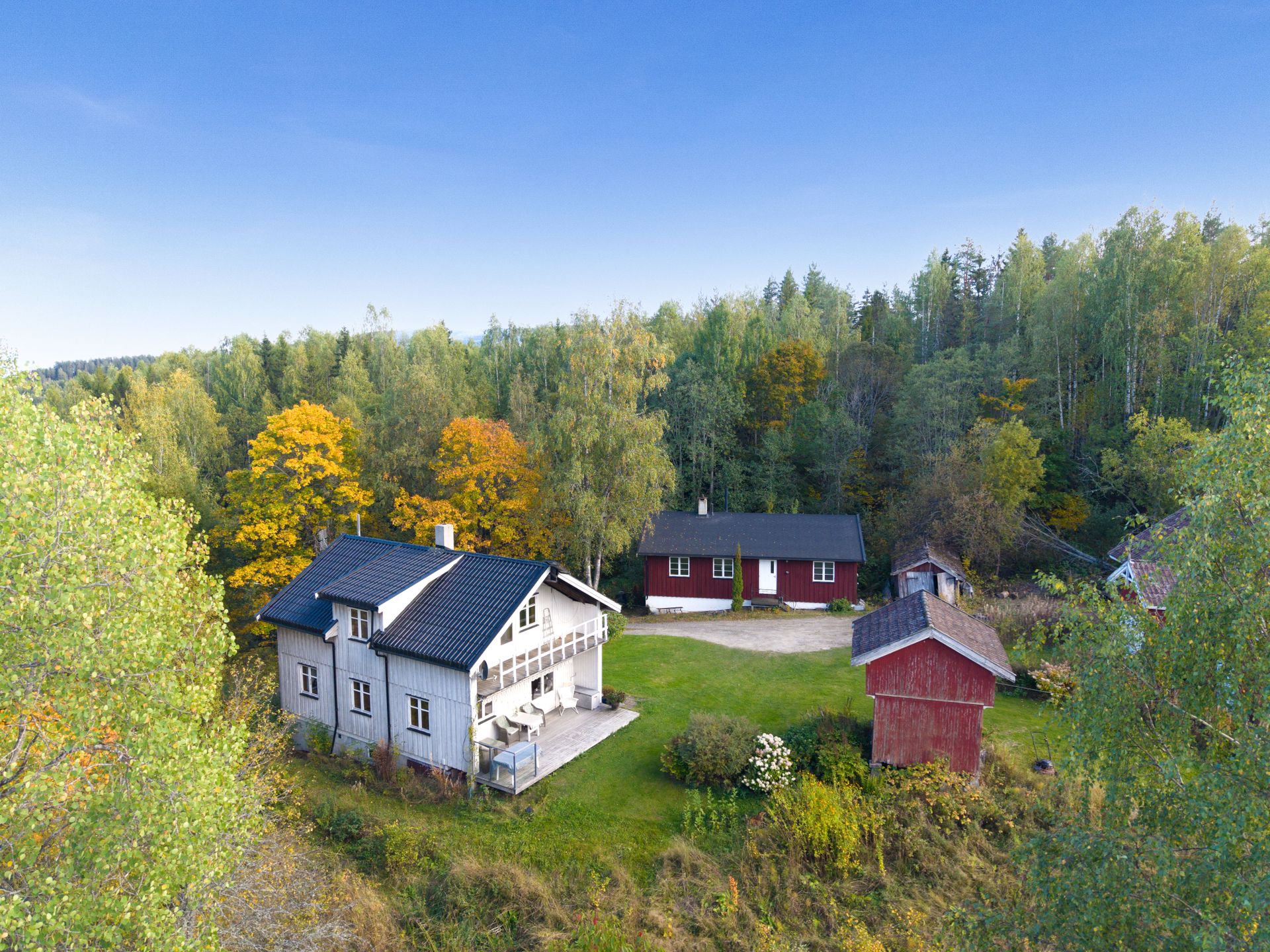 Velkommen til Solumveien 228 Og 230!  Foto: Viken Fototjenester Eirik Andersen. Bilde nummer 1 av 3