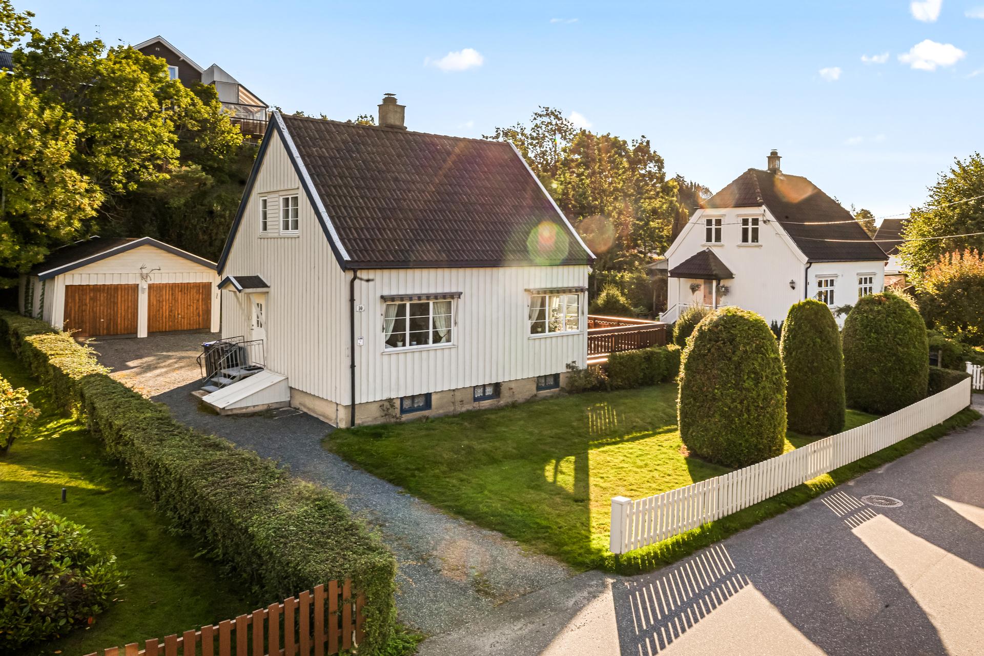Velkommen til Moaveien 10, presentert av EiendomsMegler1 v/Heidi Gangfløt. Foto: Fotoetcetera AS.. Bilde nummer 1 av 3
